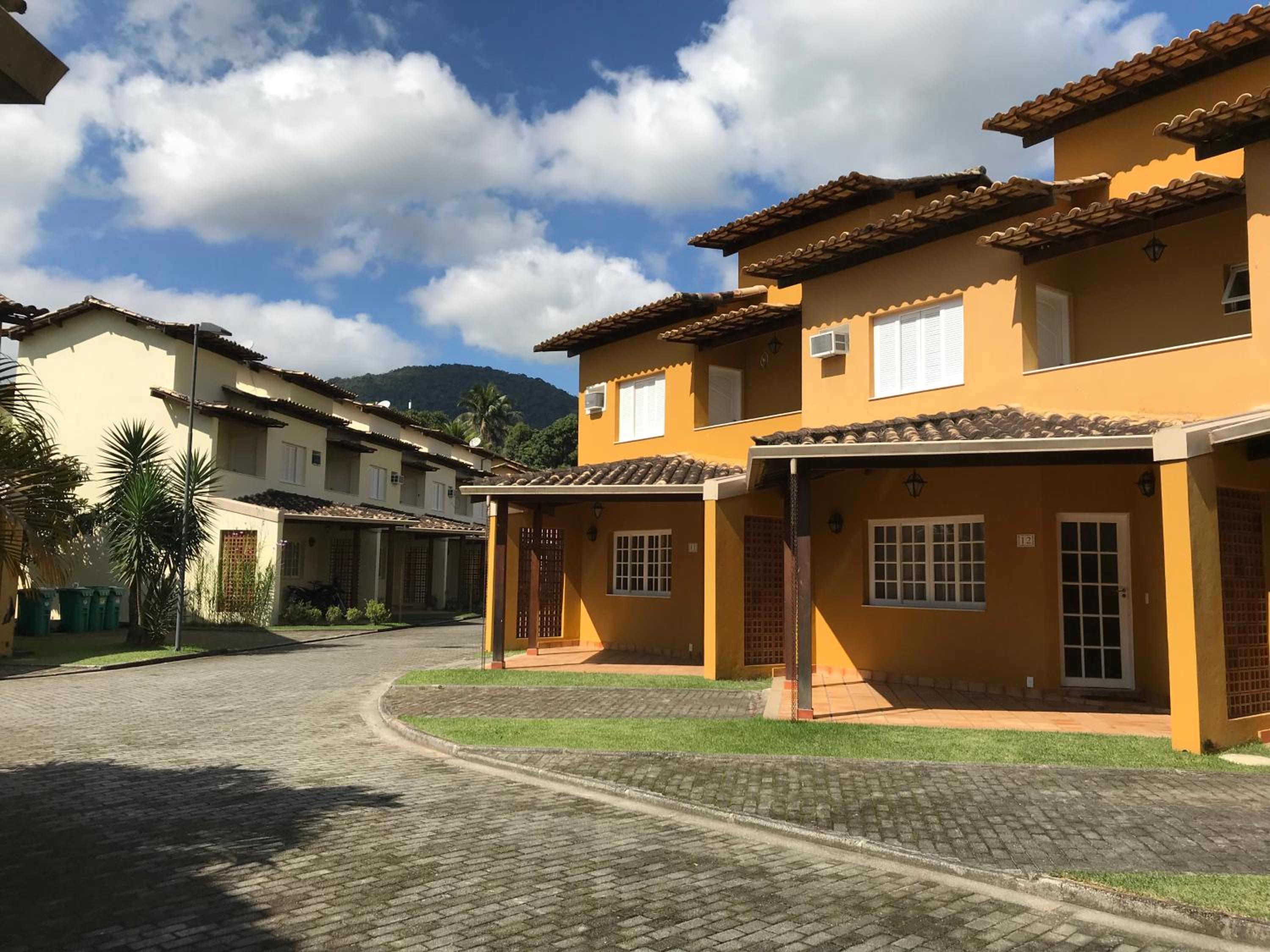Linda casa em condomínio