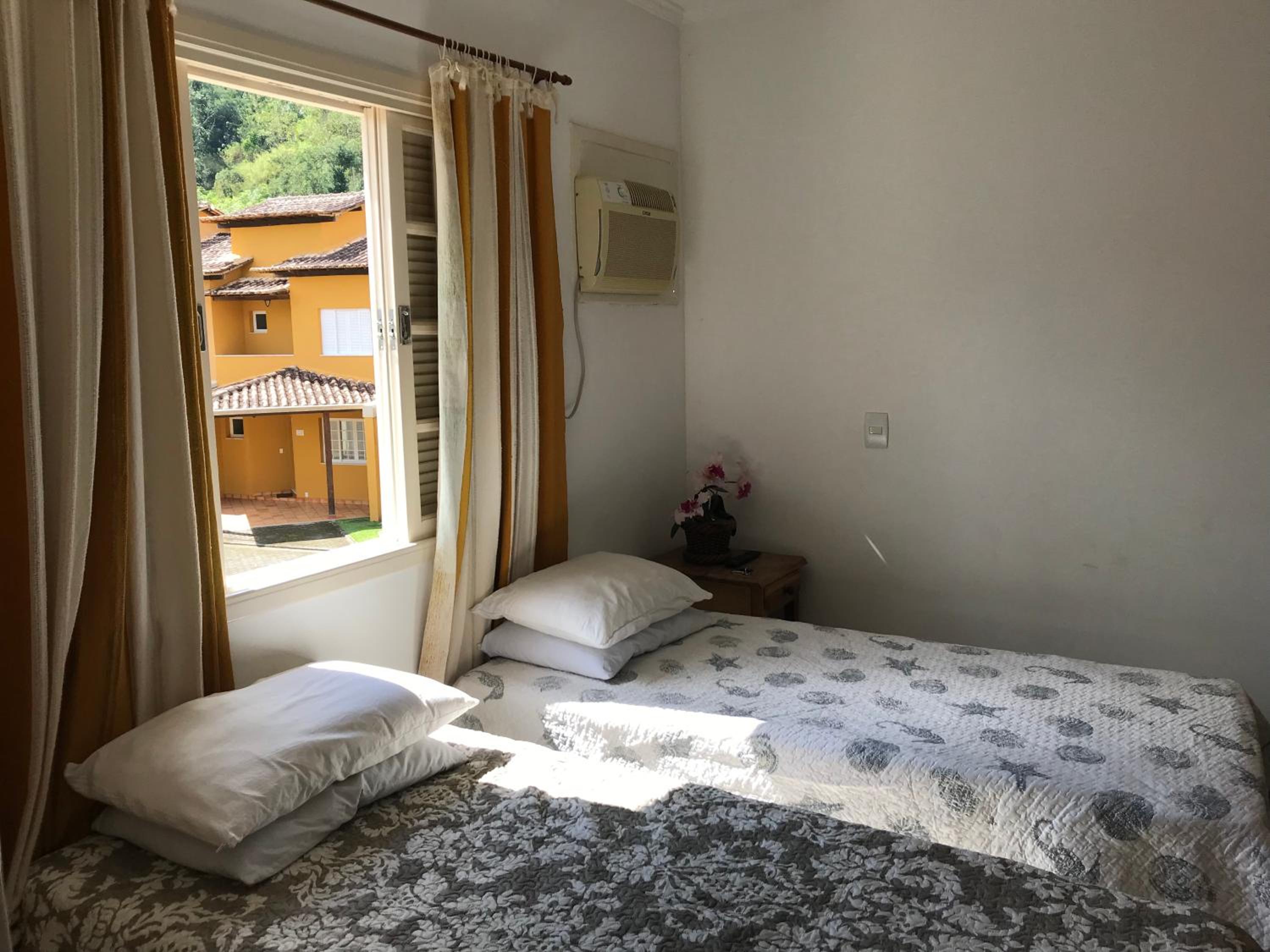 Linda casa em condomínio