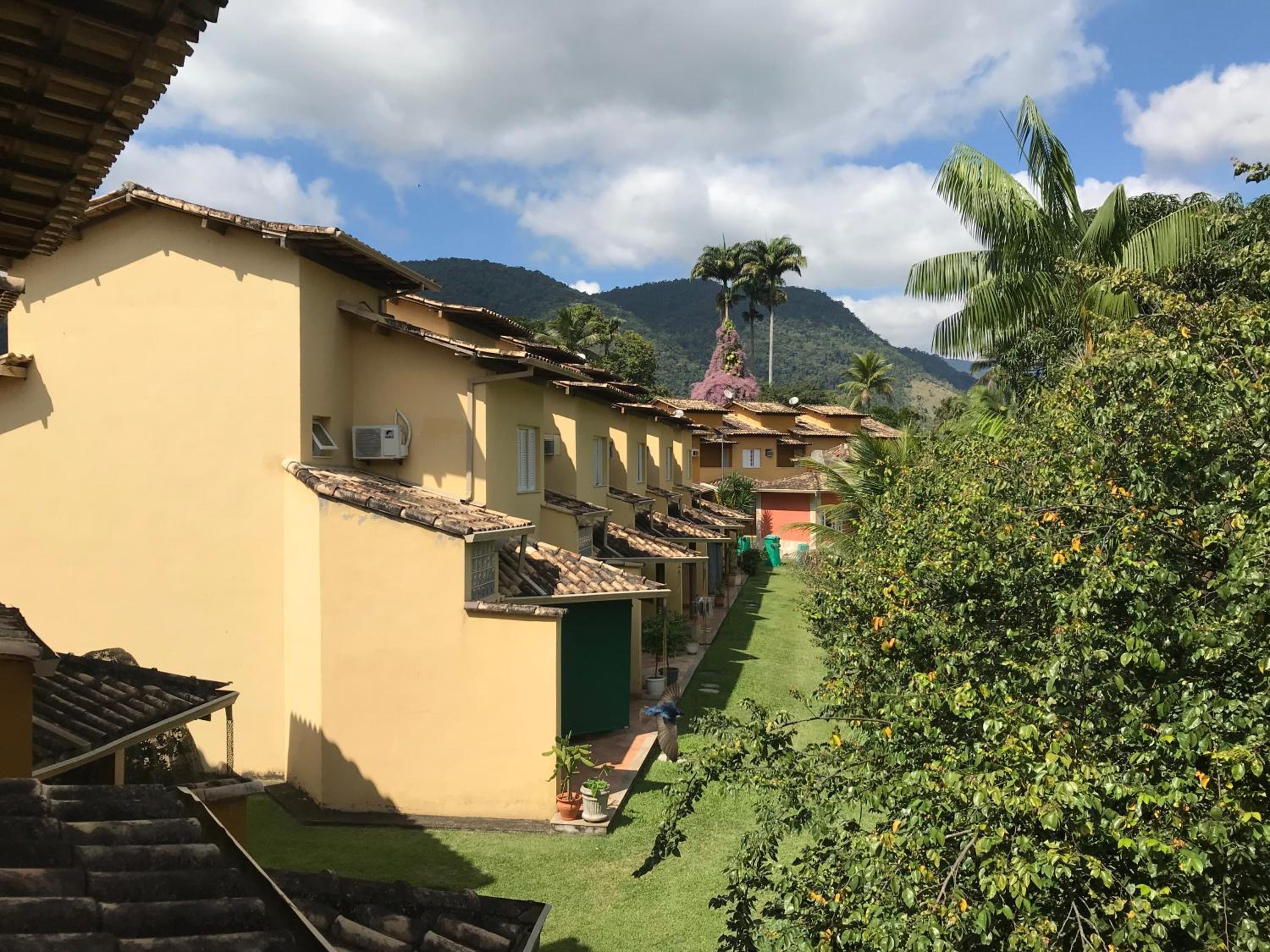 Linda casa em condomínio