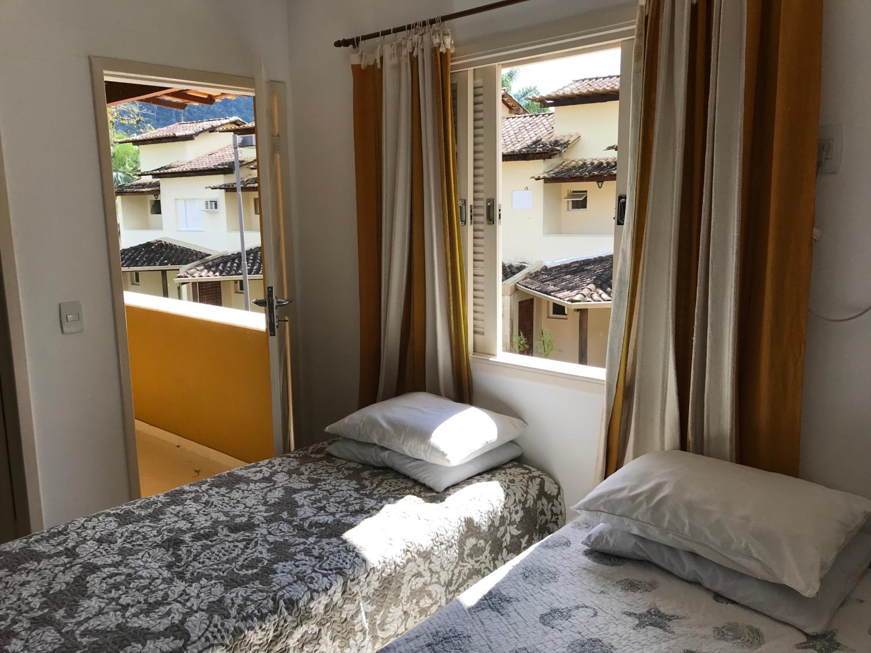 Linda casa em condomínio