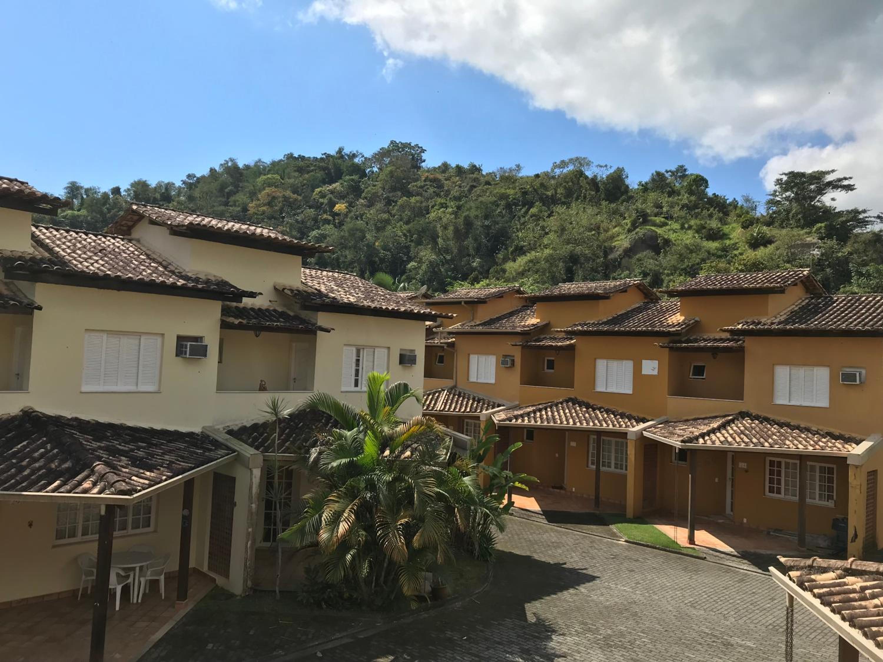 Linda casa em condomínio