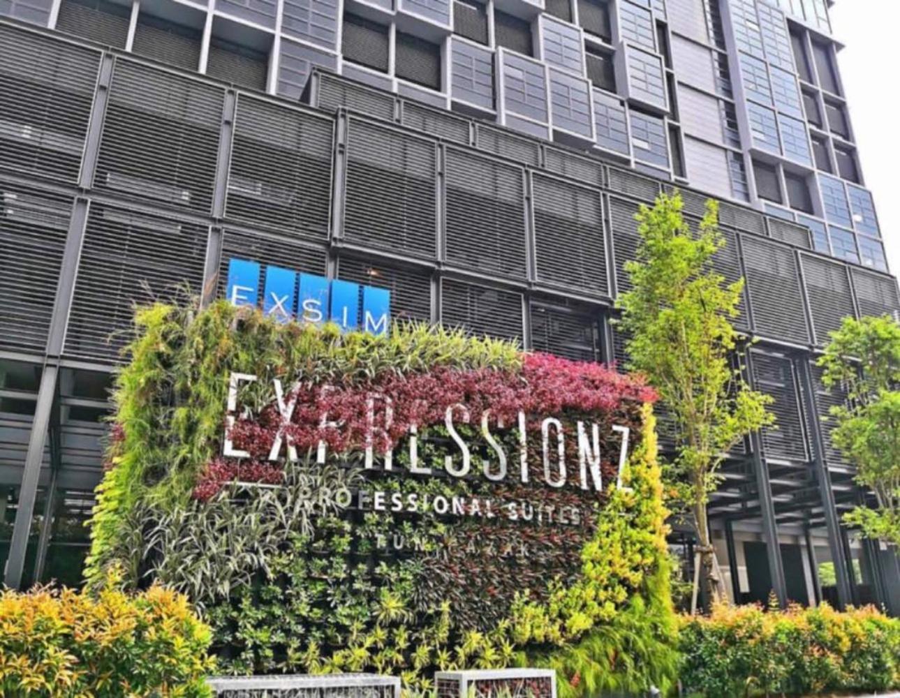 Expressionz 48th floor Sky Pool