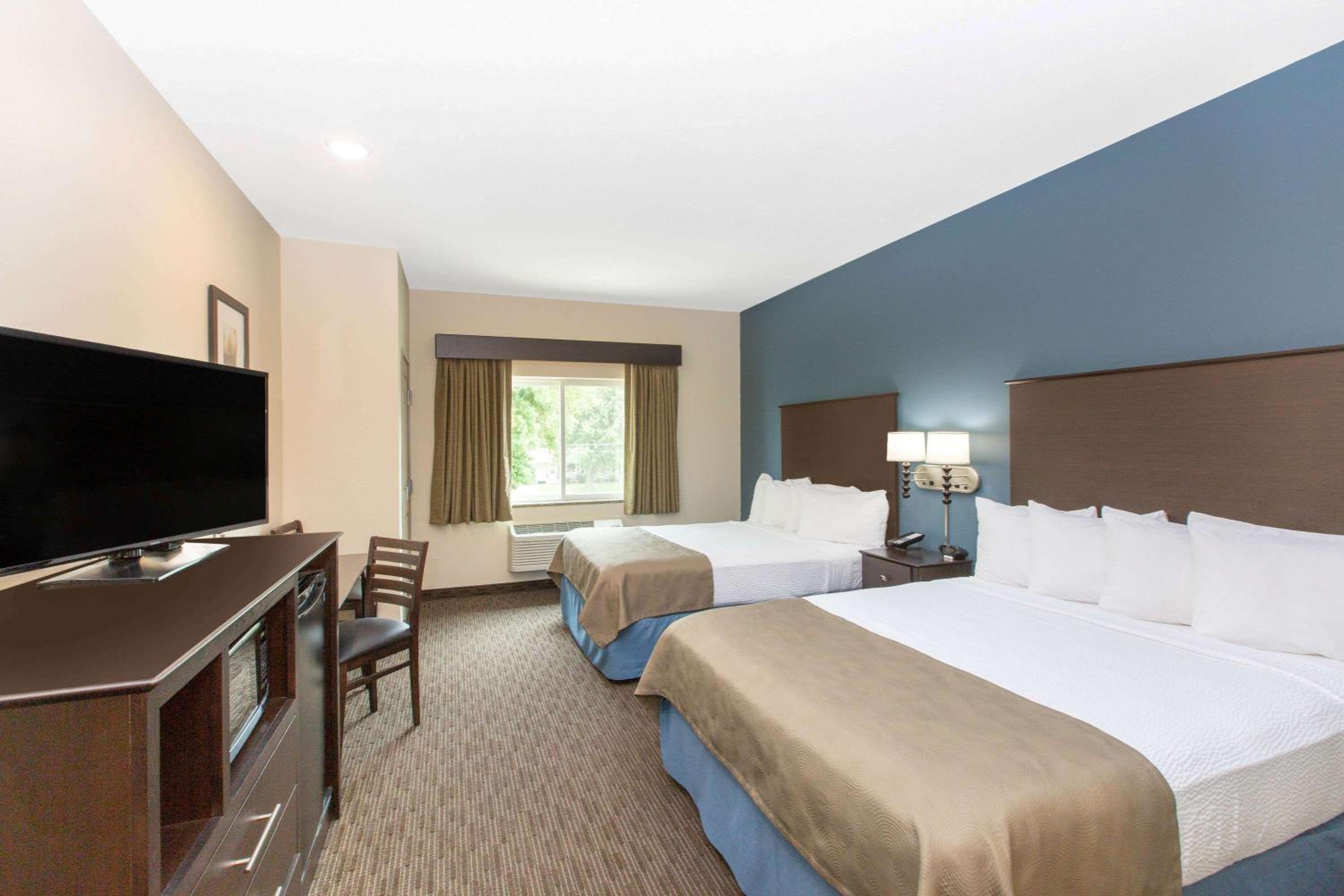 AmericInn by Wyndham Humboldt