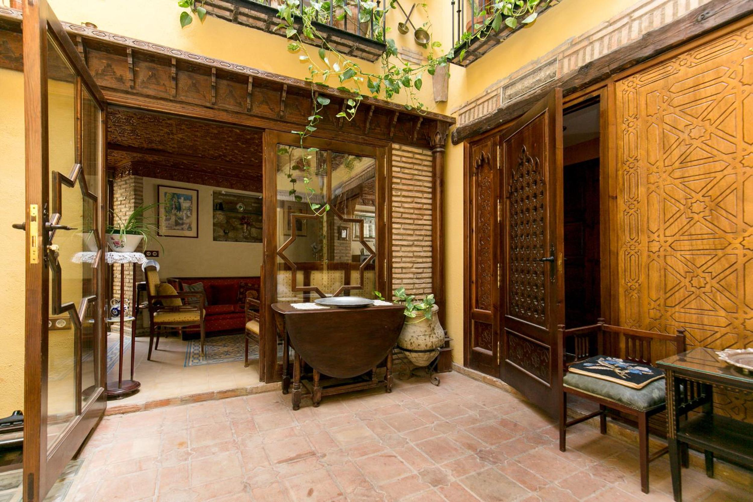 Charming Andalusian house - free parking