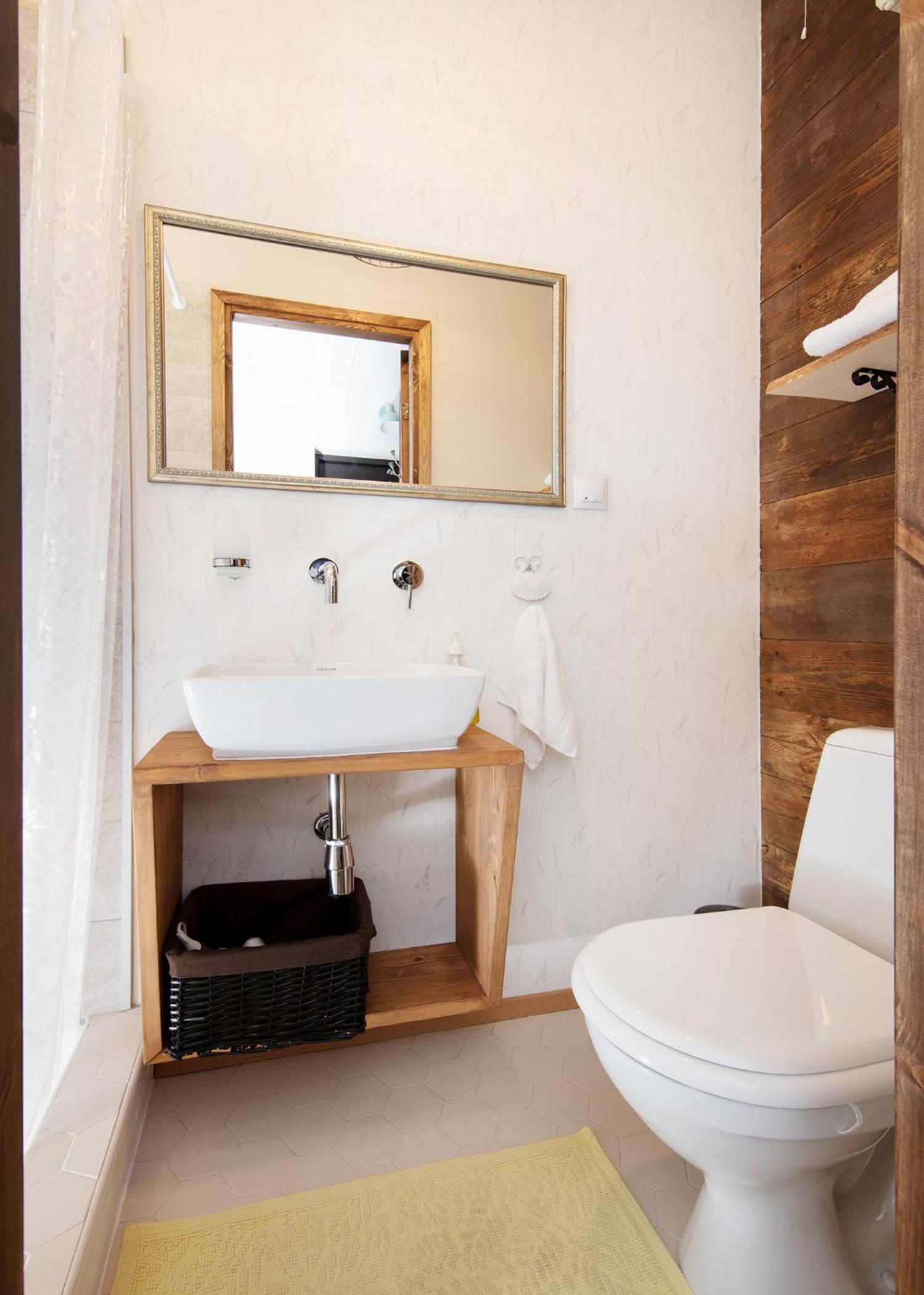 Cute apartment, next to old town, with free parking view 5