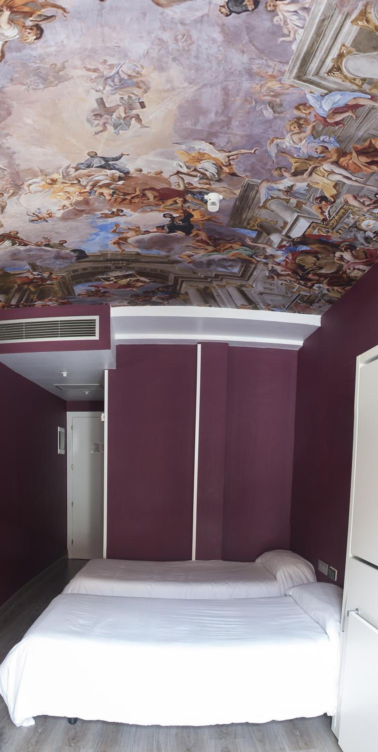 Albergue Revolutum Hostel