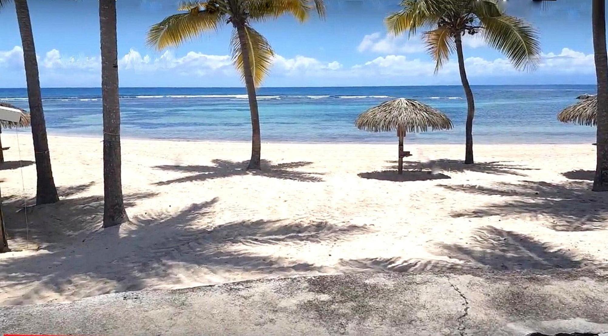 Ti.Maanga Vue Mer Pieds Dans L'Eau