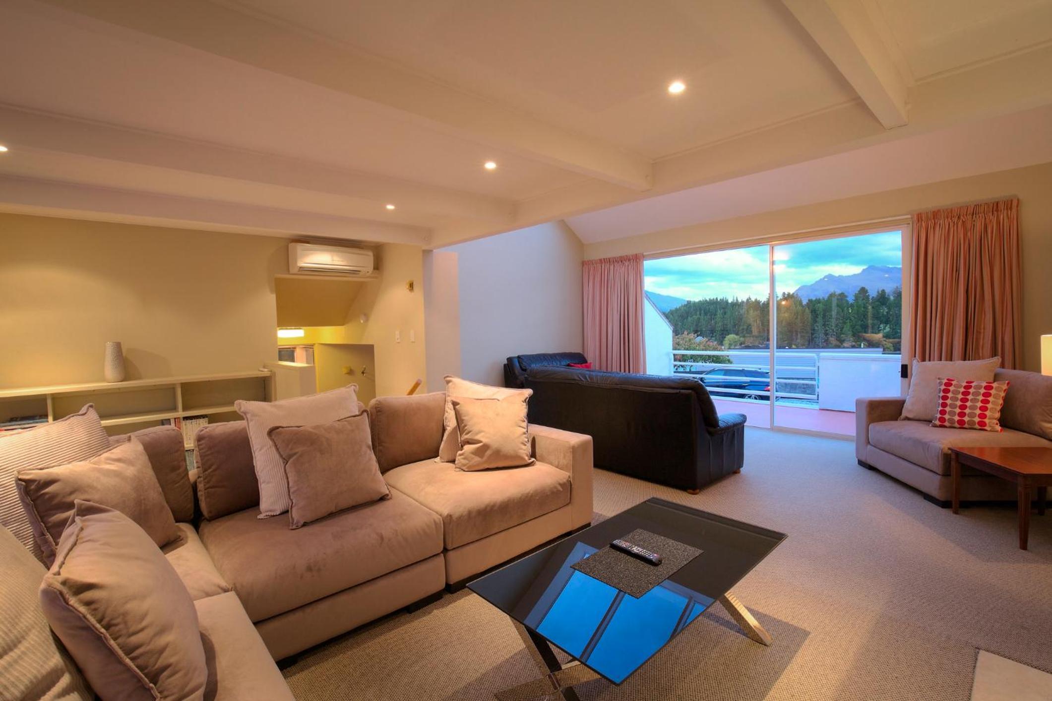 The Lakes Edge view 3