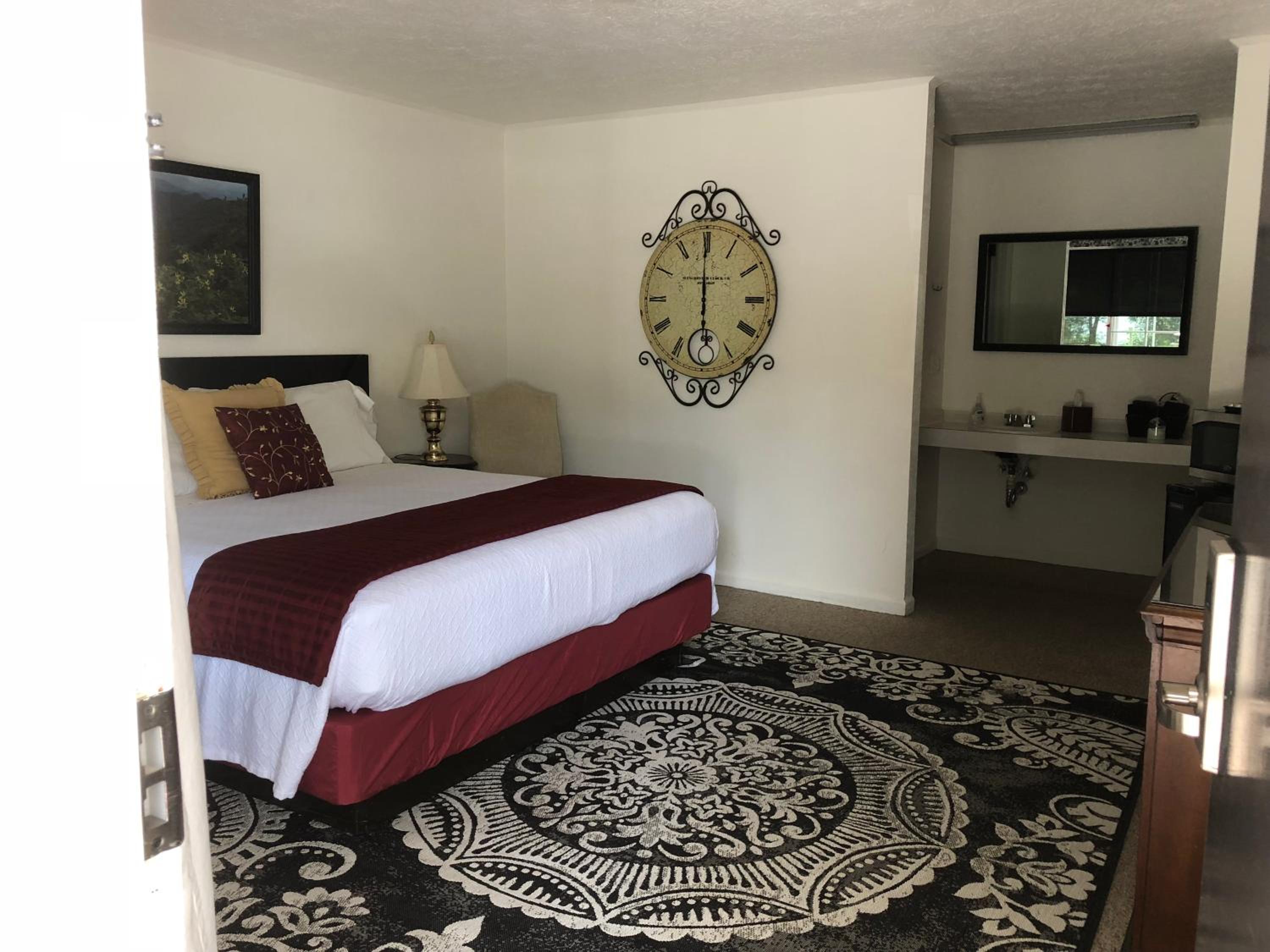 Cardinal Inn