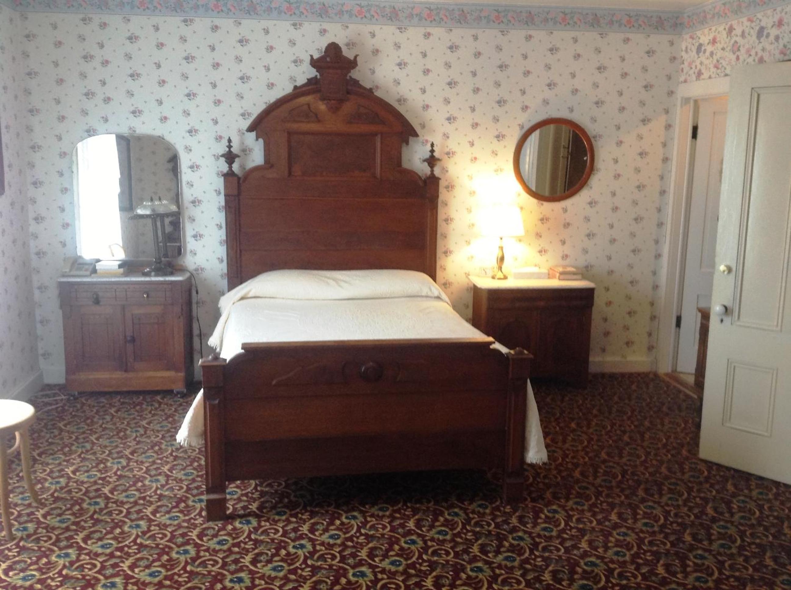 Bridgeport Inn