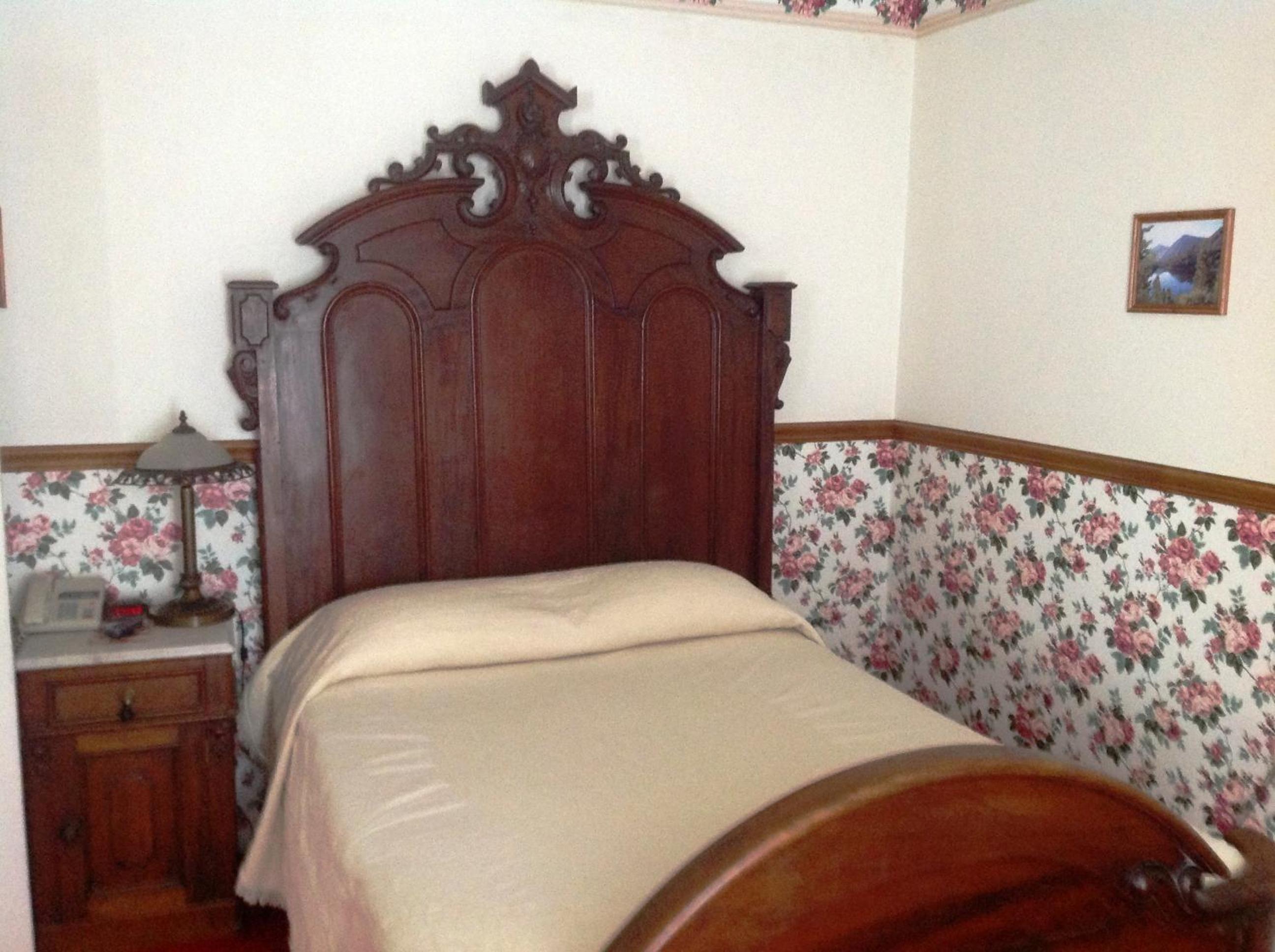 Bridgeport Inn