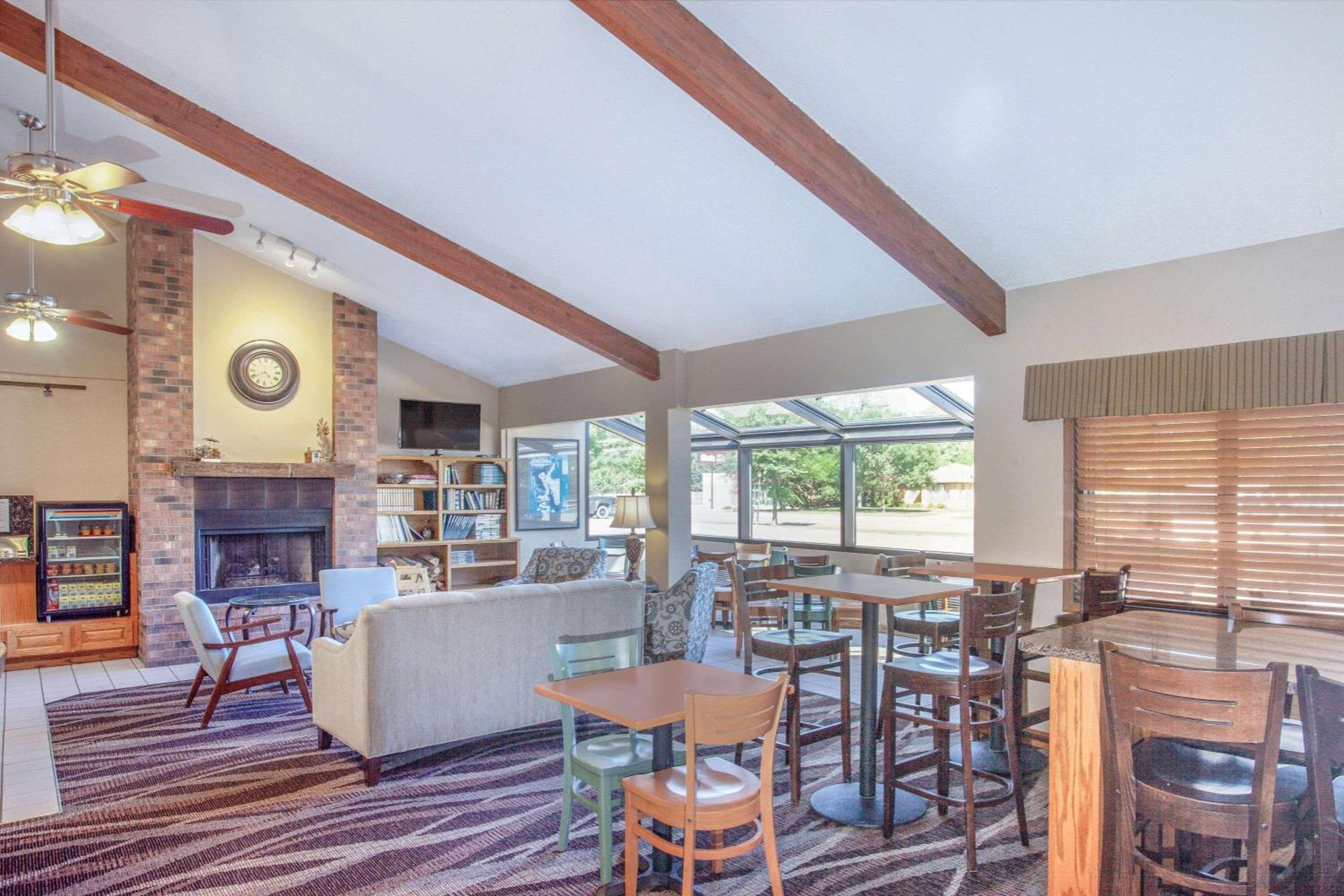 AmericInn by Wyndham St. Peter - Property Image 15