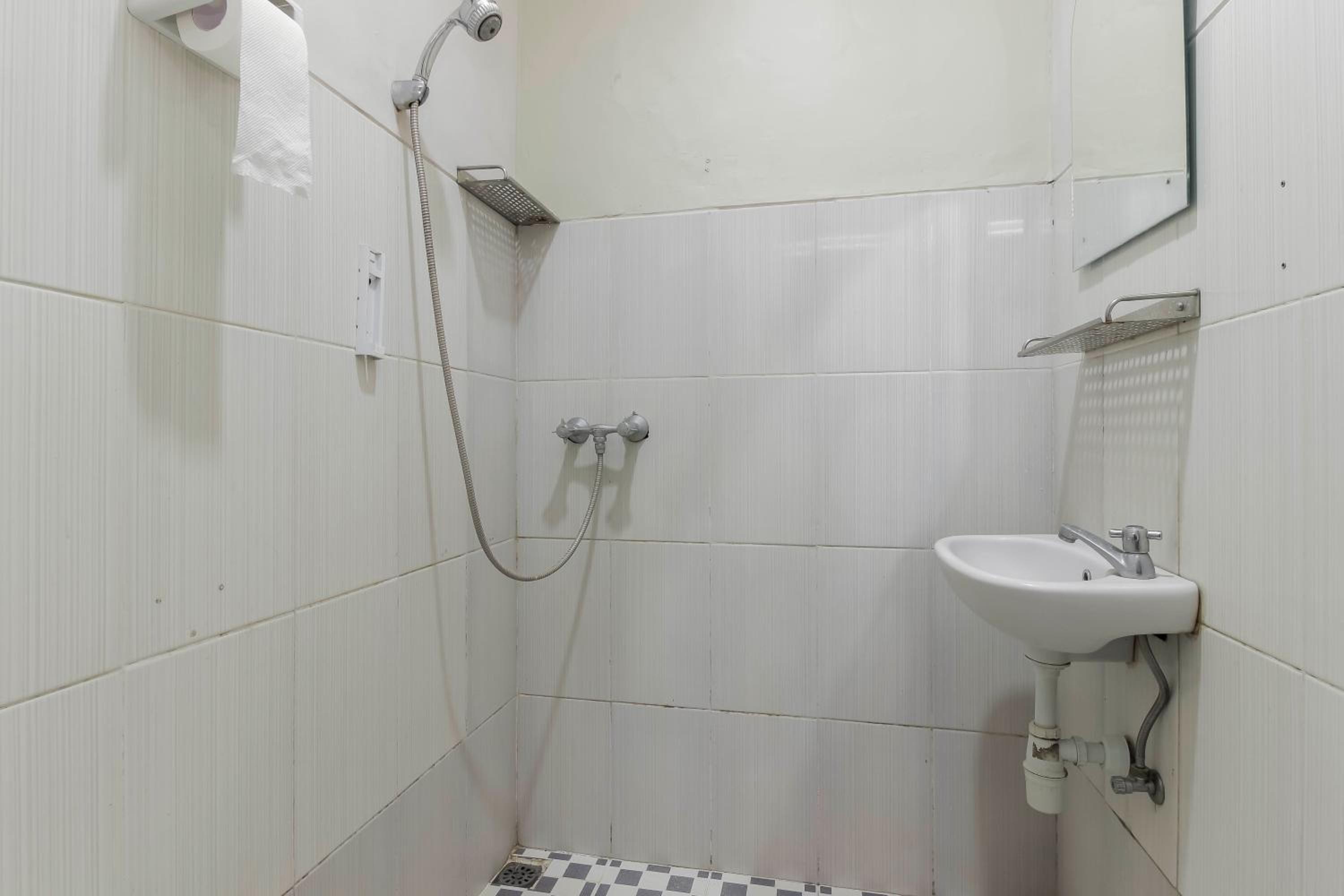 RedDoorz Plus near Lippo Cikarang Mall