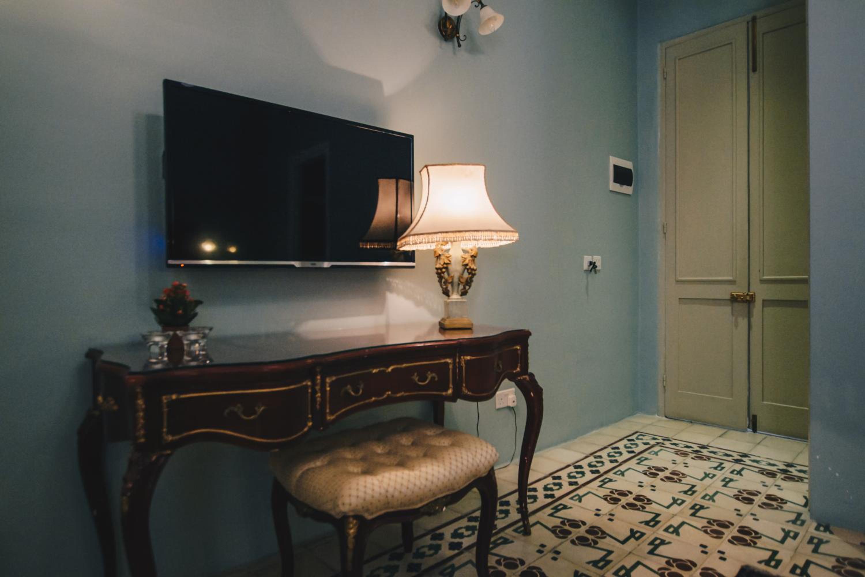 hotel room