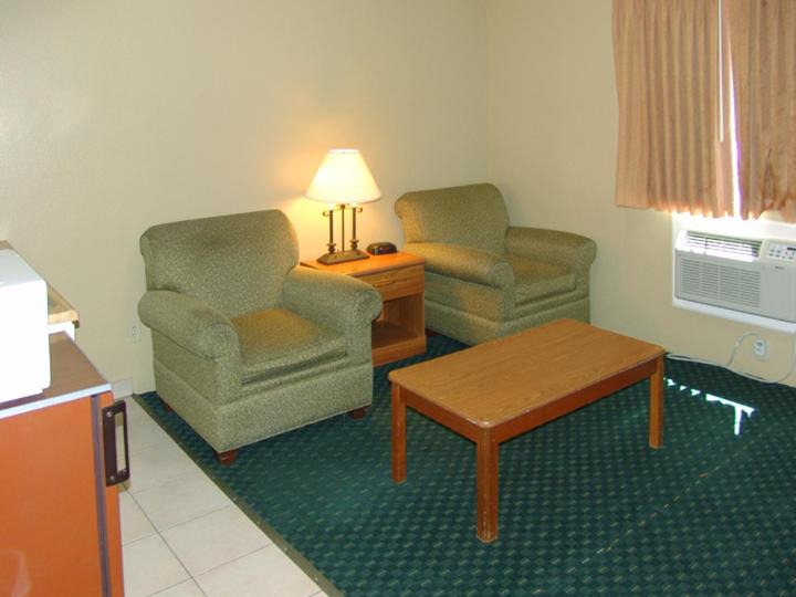 Holland Inn and Suites