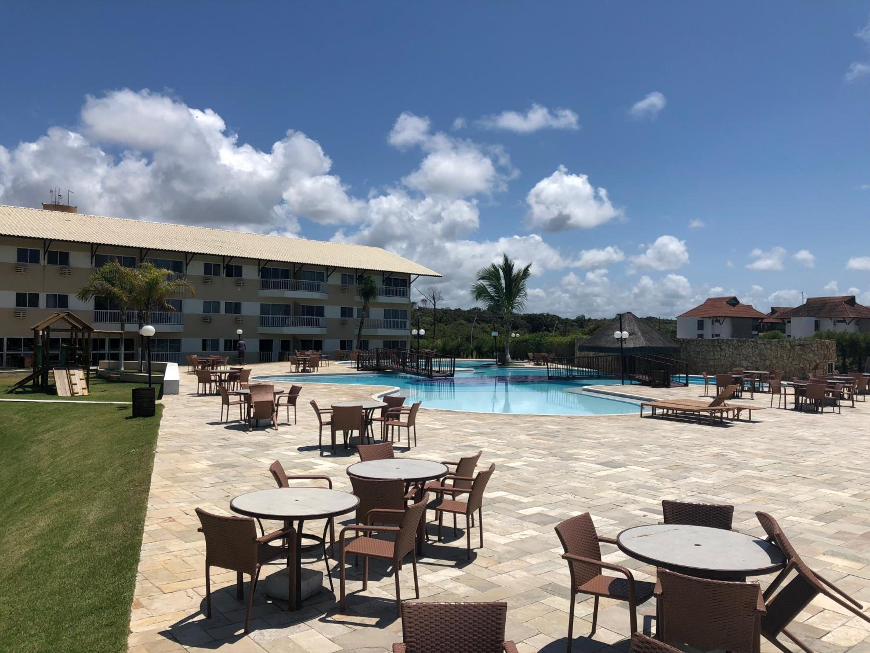 MARUPIARA SUITES- FLAT MURO ALTO