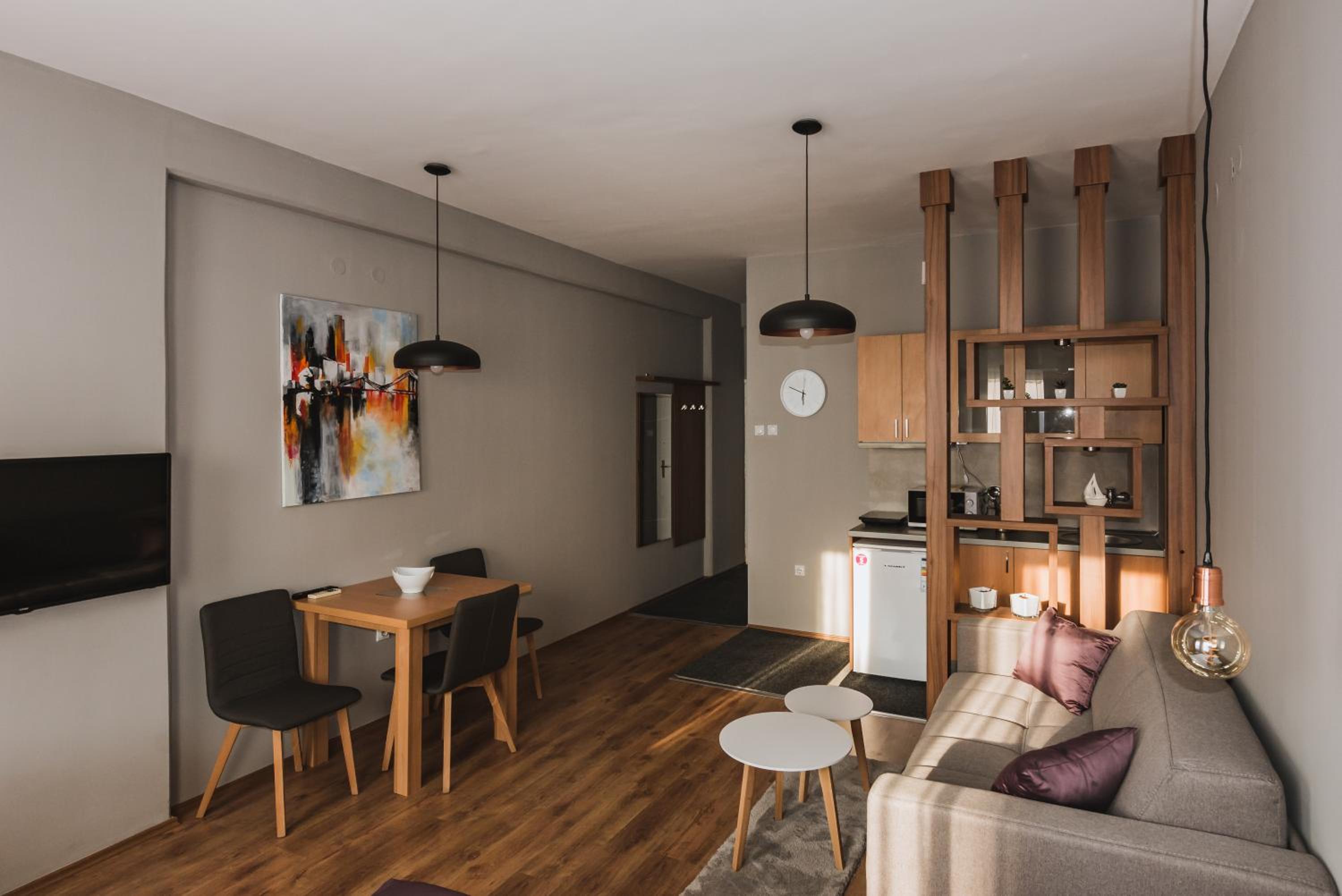 Central Plaza Apartments view 3