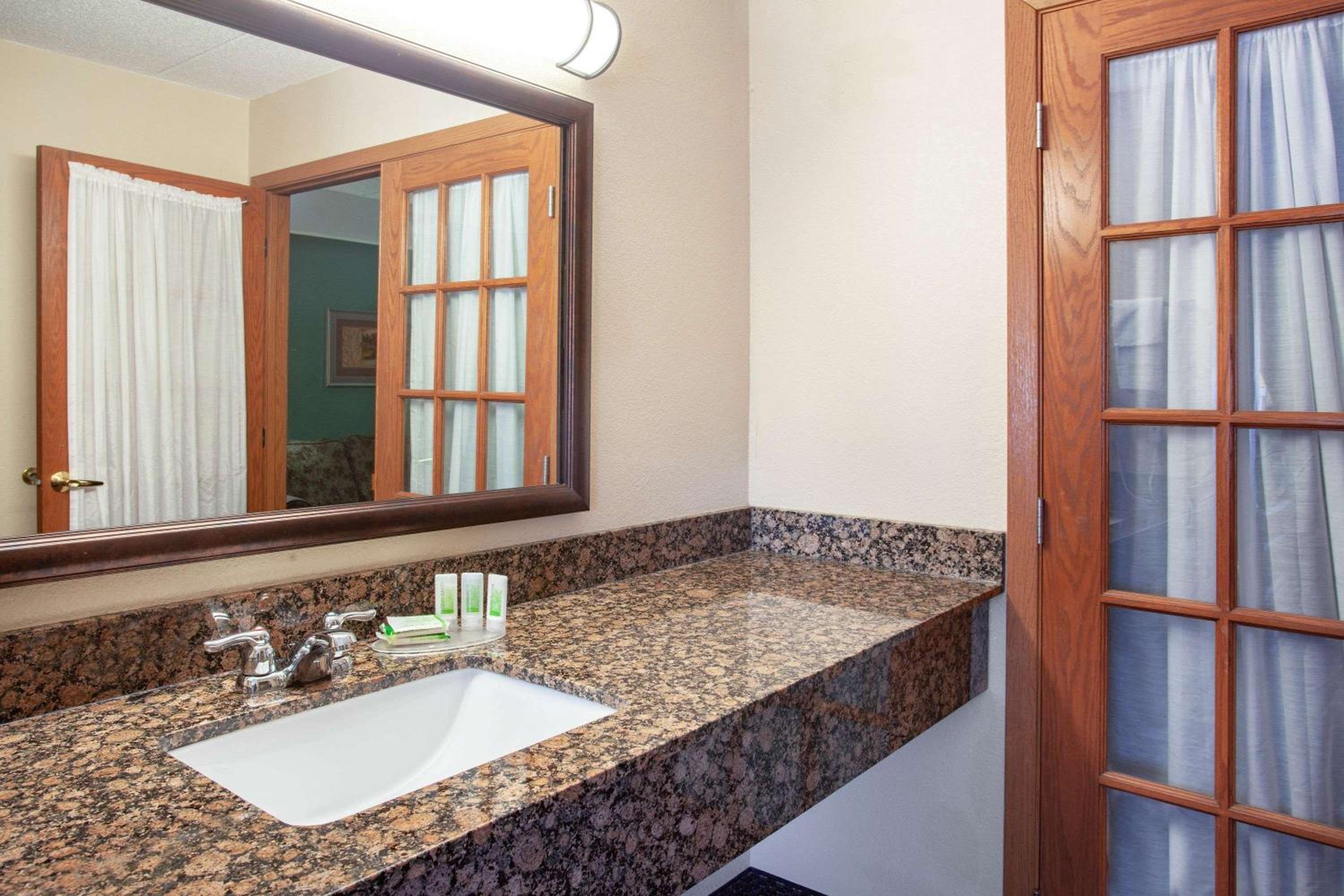 AmericInn by Wyndham St. Peter - Property Image 1