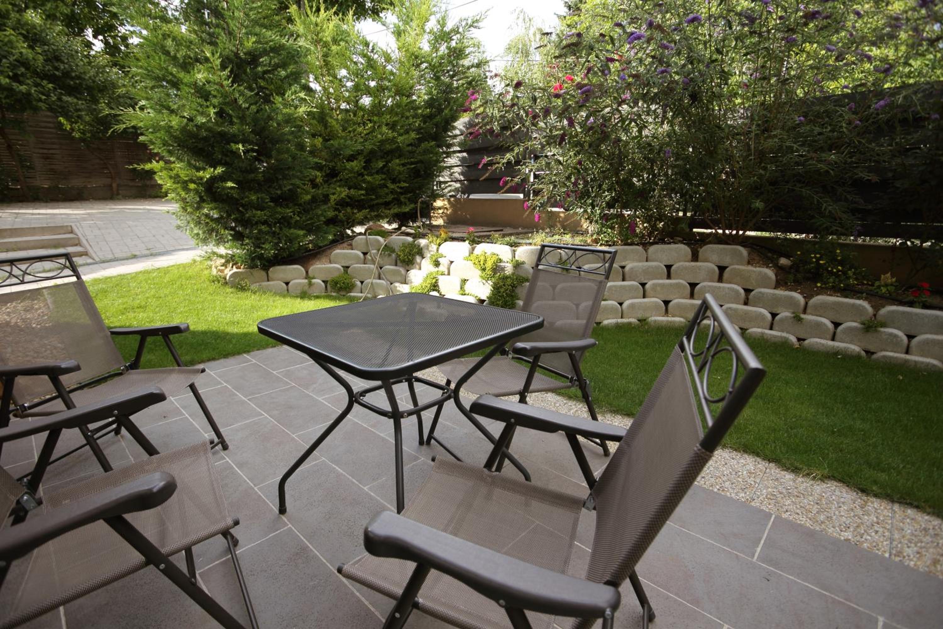 Townhouse on Budapest border view 4