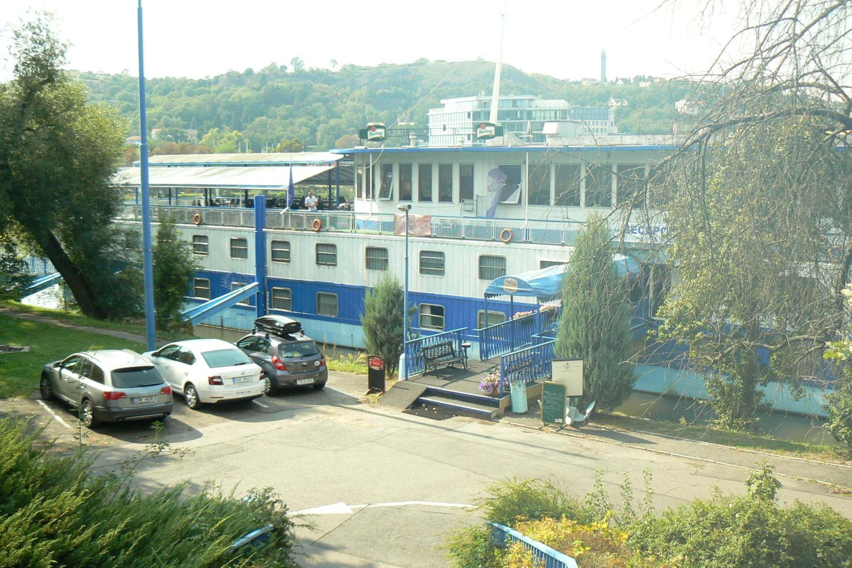 Botel Racek