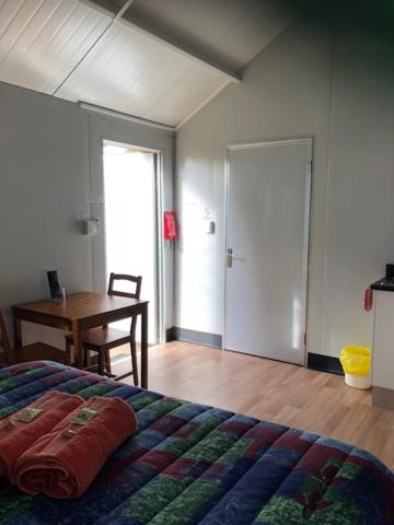 Parkes Country Cabins view 4
