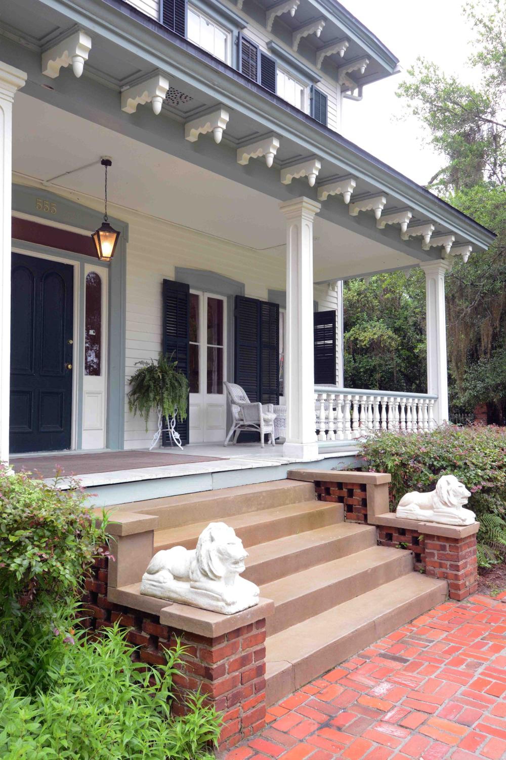 1872 Denham Inn