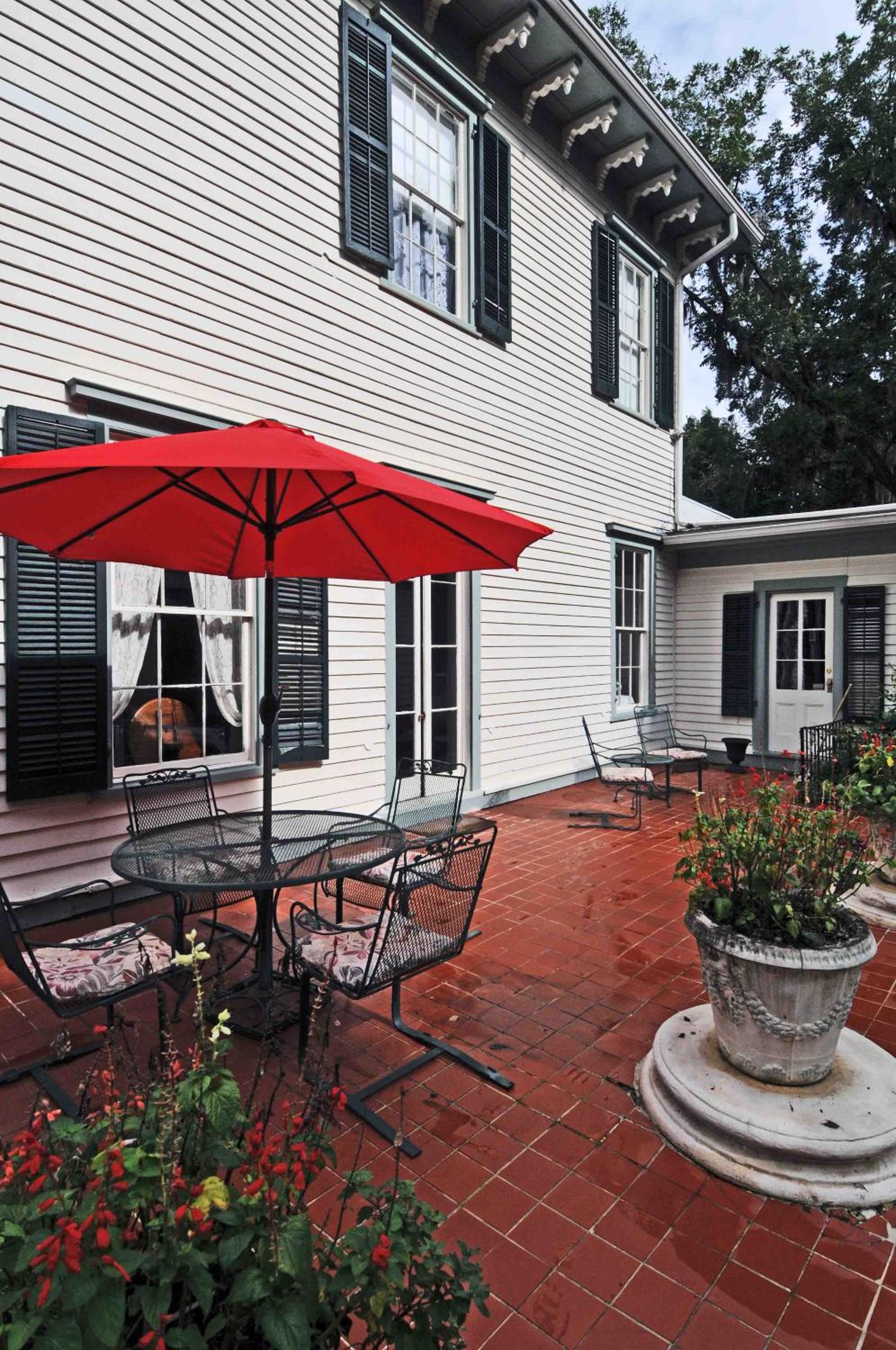 1872 Denham Inn