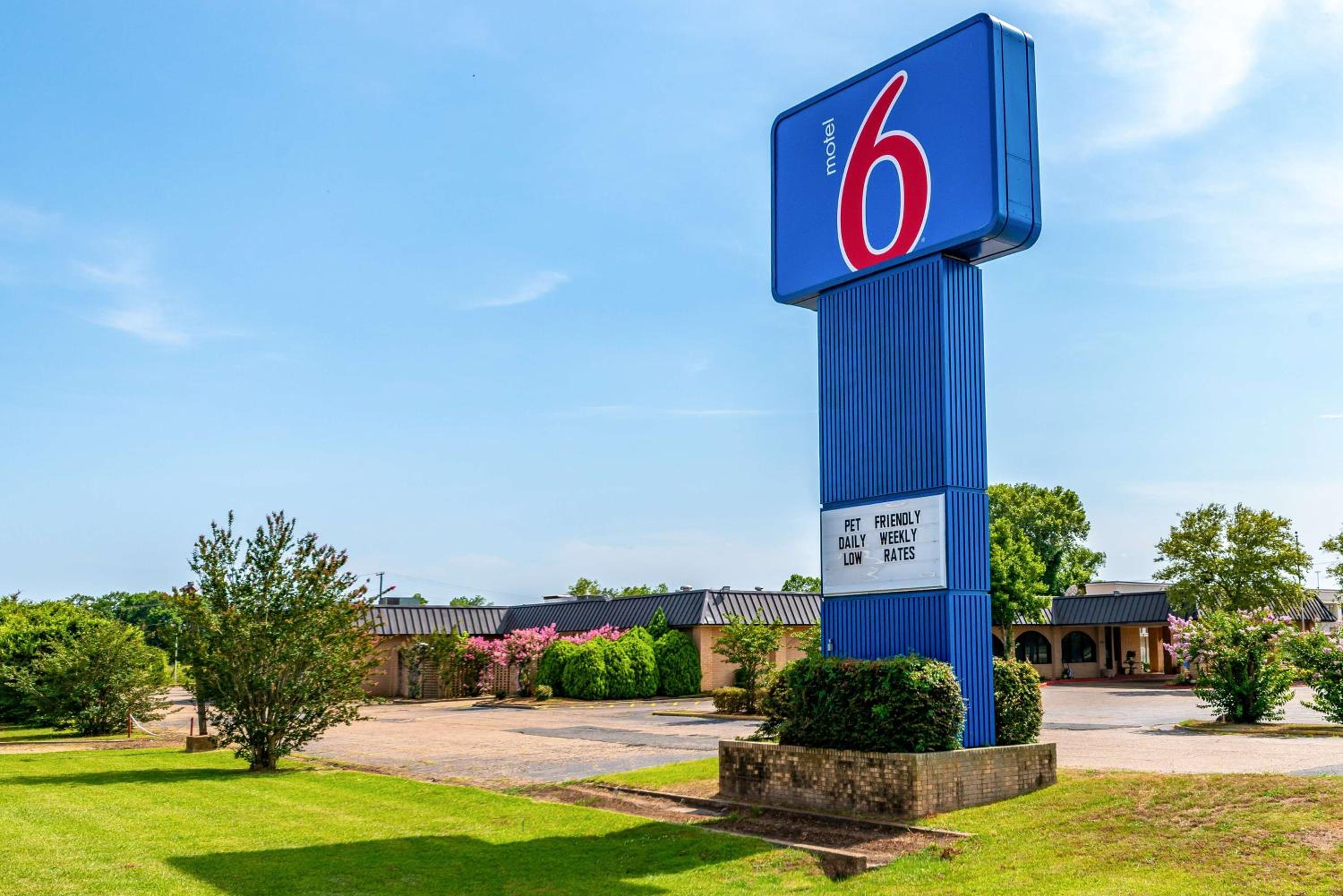 Natchitoches Vacations - Motel 6-Natchitoches, LA - Property Image 1