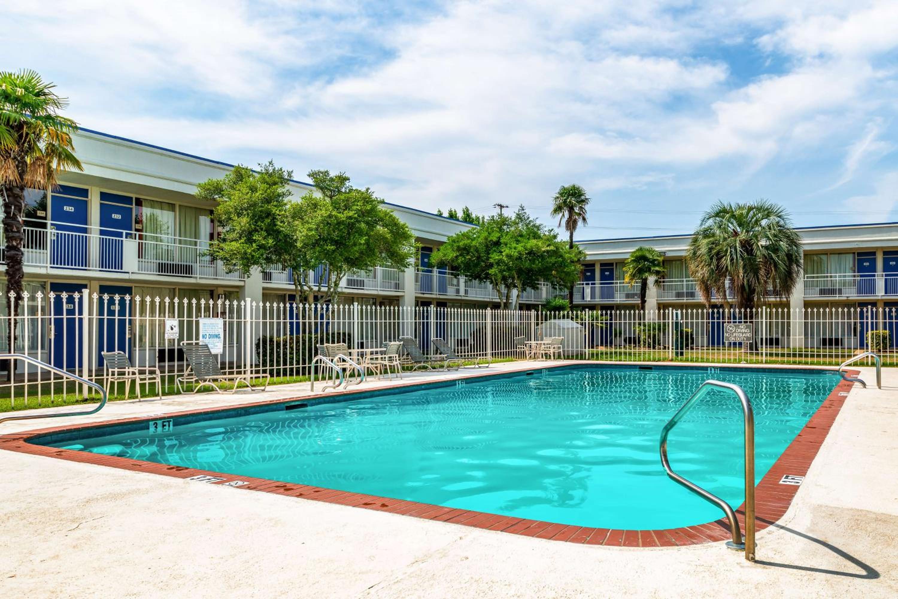 Motel 6-Natchitoches, LA view 4
