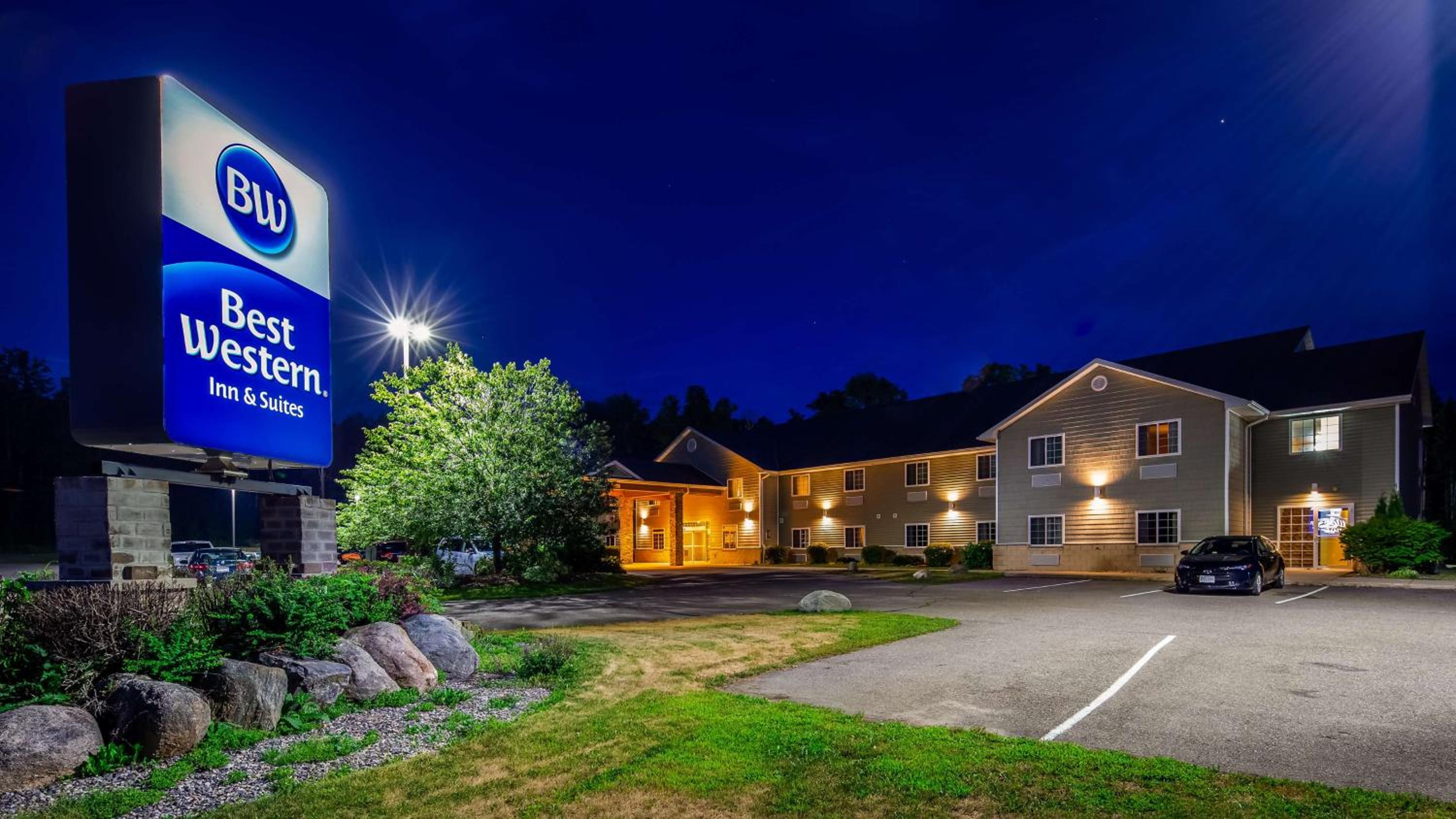 Crandon Inn & Suites