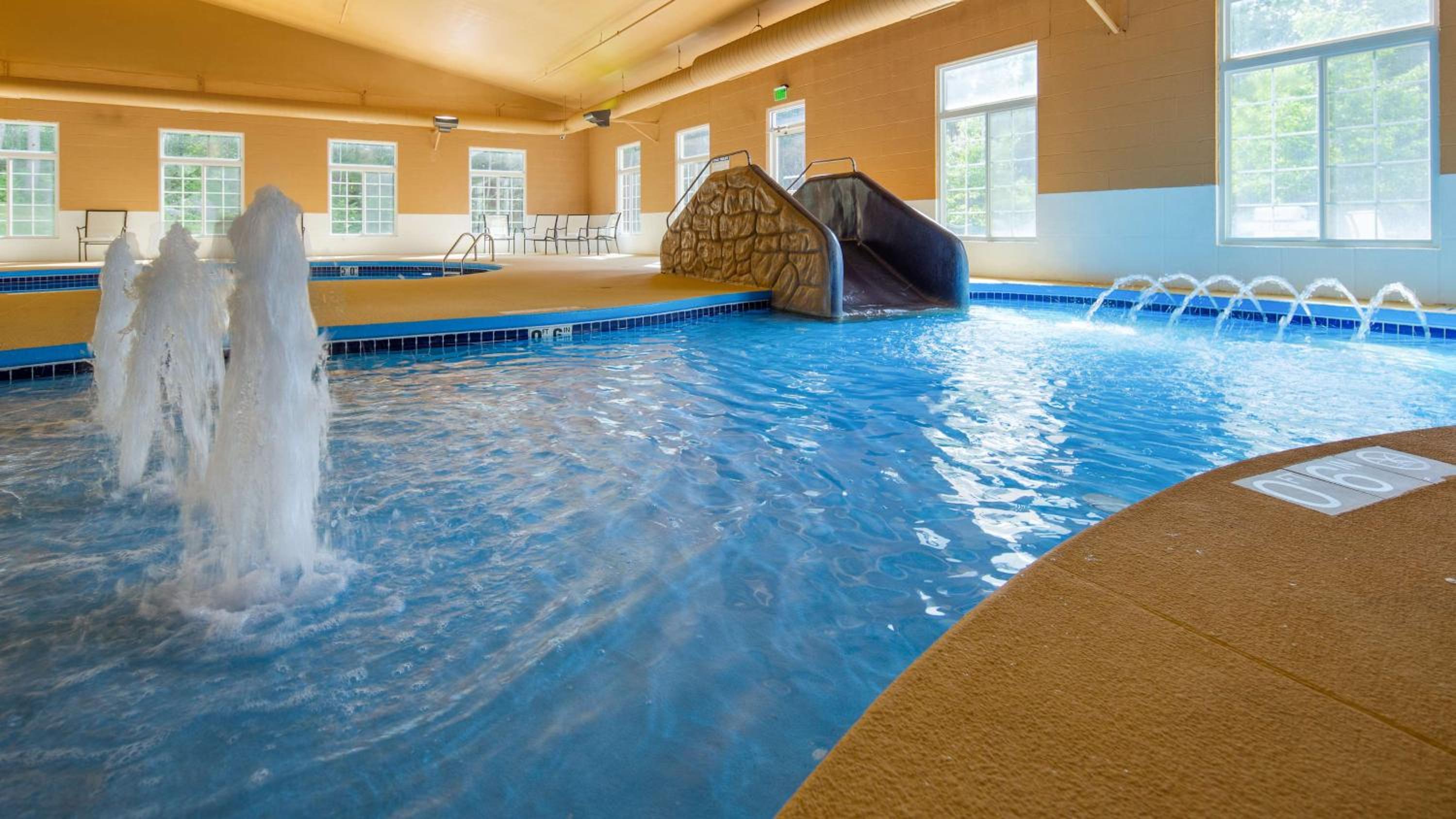 Crandon Inn & Suites