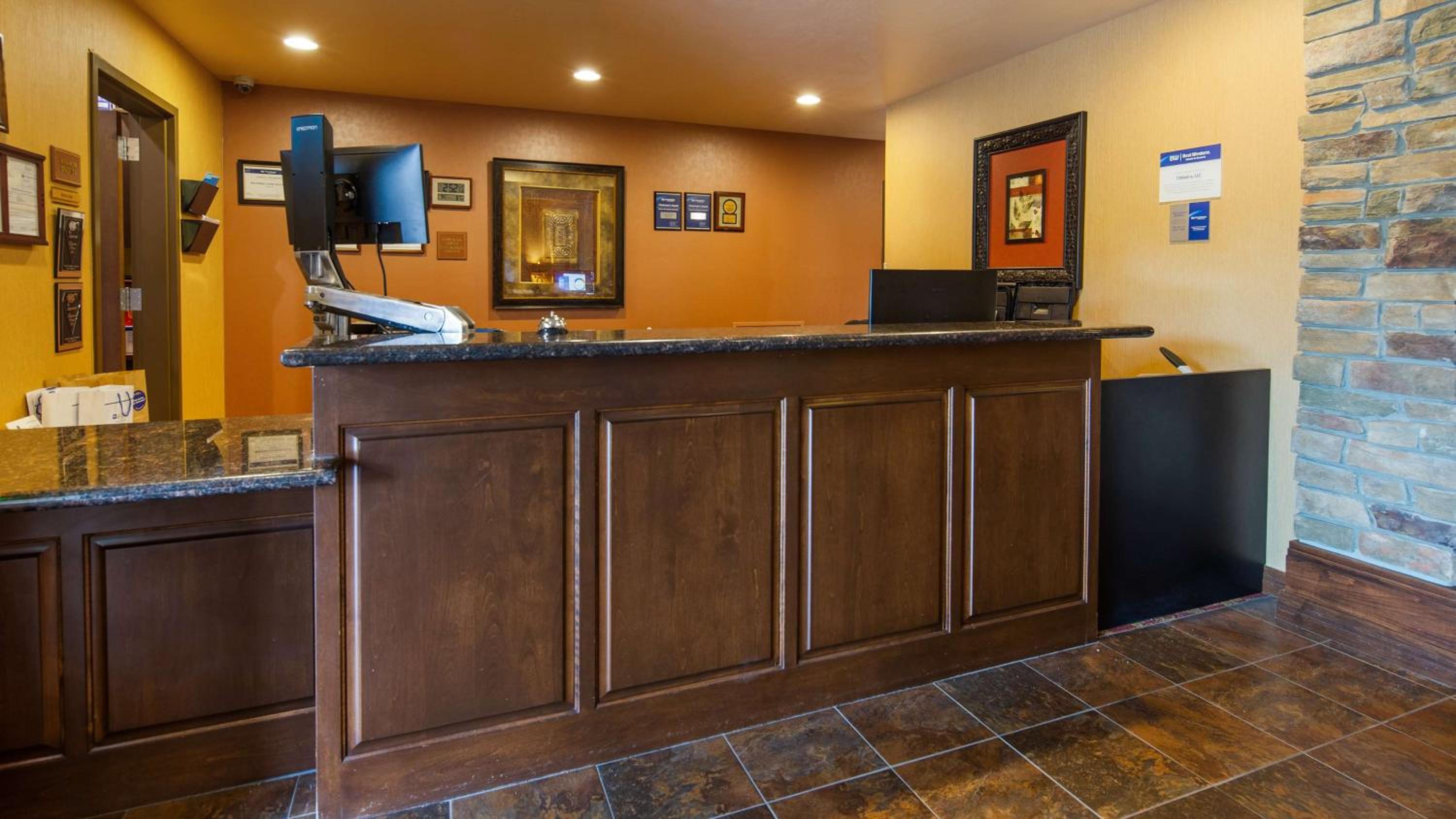 Crandon Inn & Suites