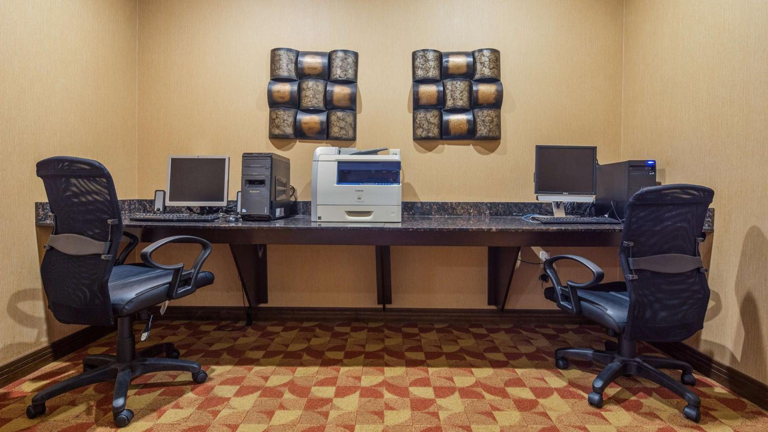 Crandon Inn & Suites