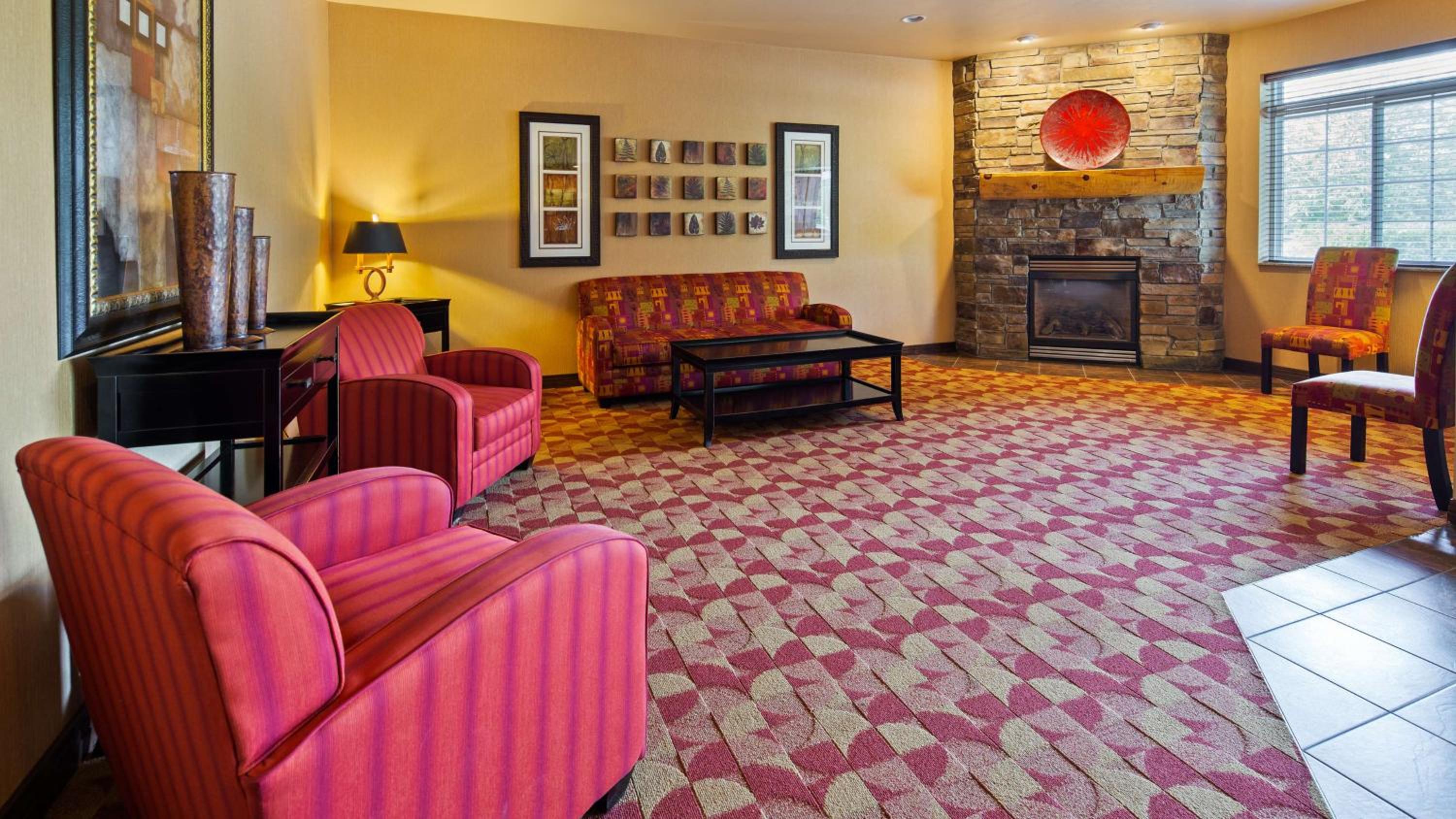 Crandon Inn & Suites