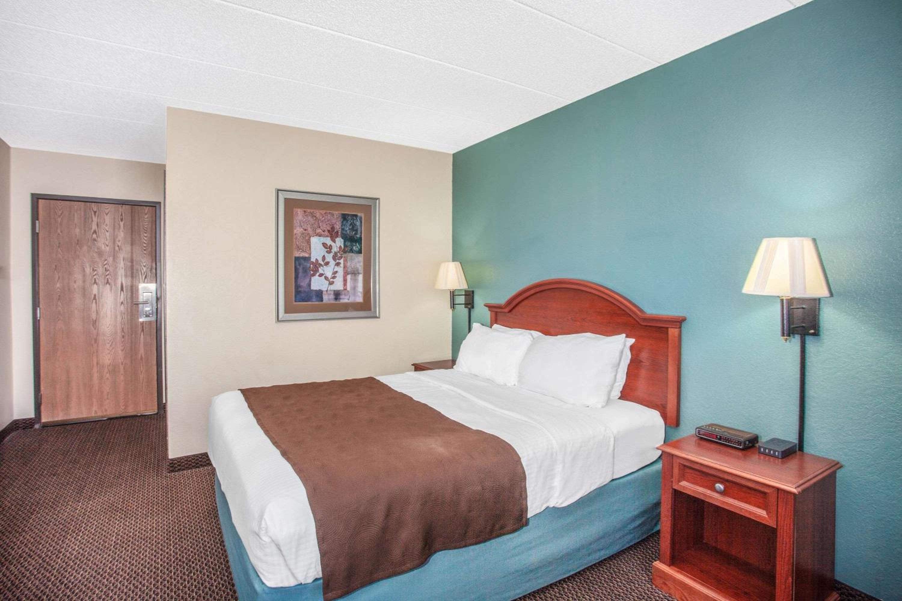 AmericInn by Wyndham St. Peter - Property Image 11