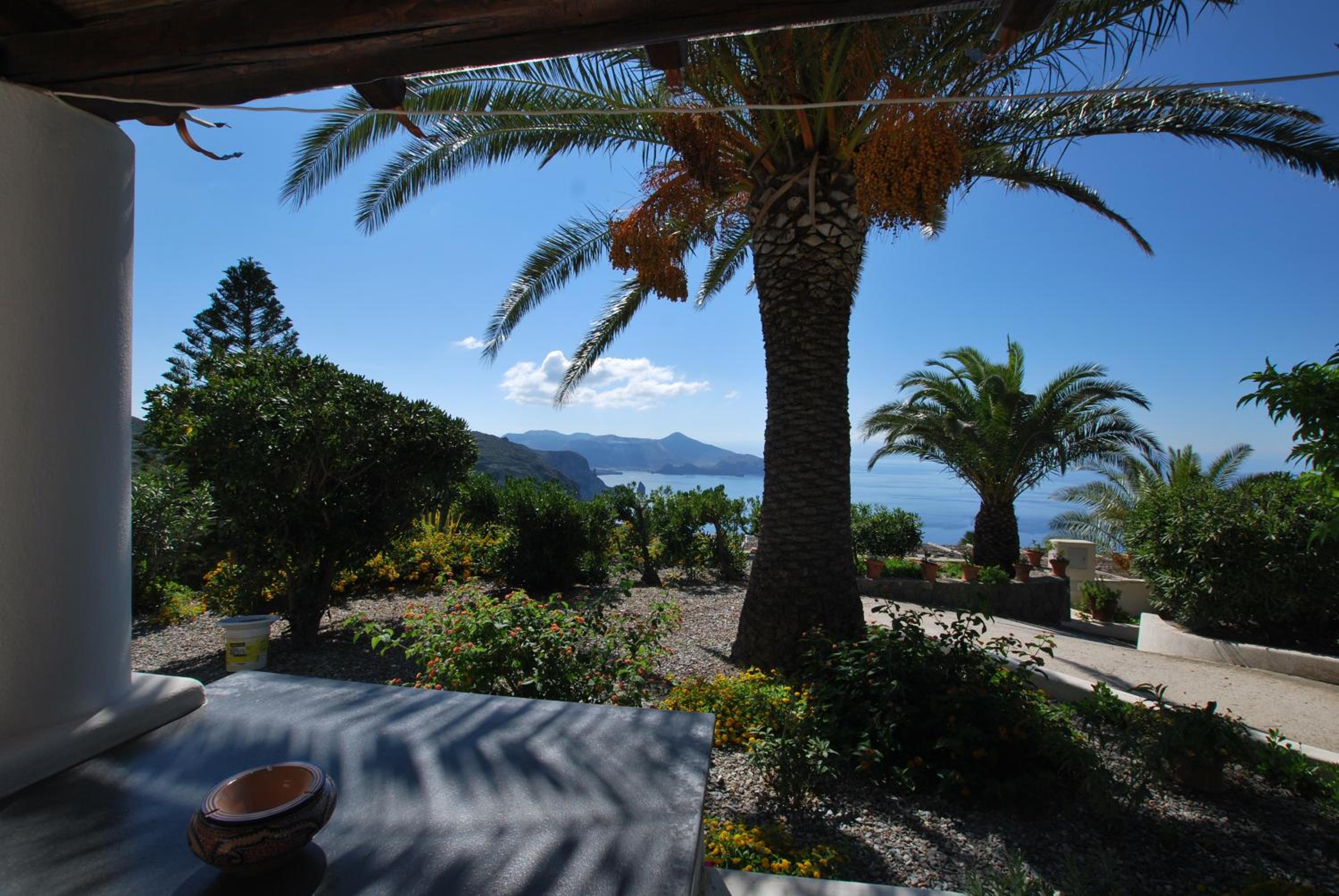 Case Quattrocchi - Giardino e Terrazzi con vista Panoramica sul Mare, Etna e Vulcano