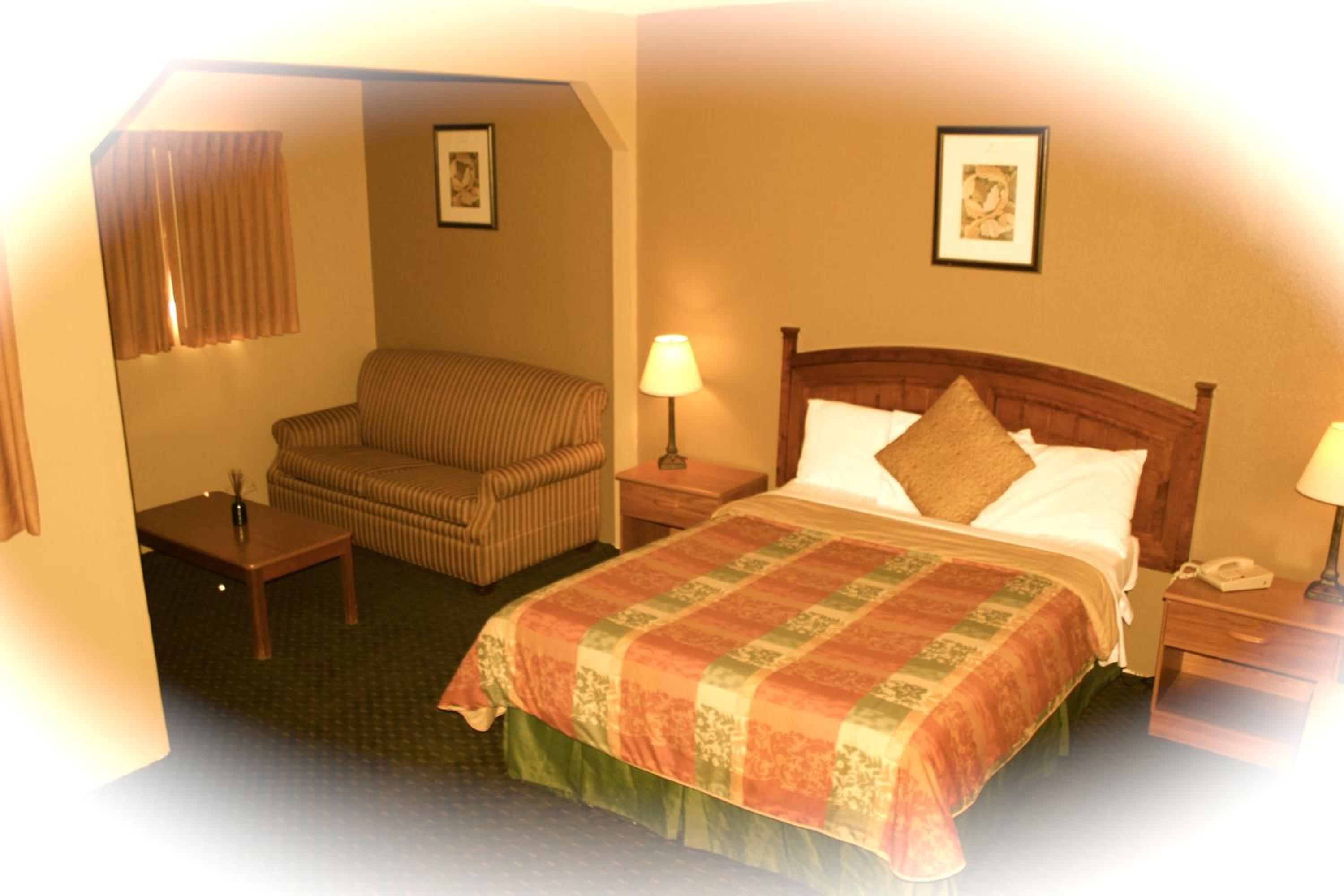 Holland Inn and Suites