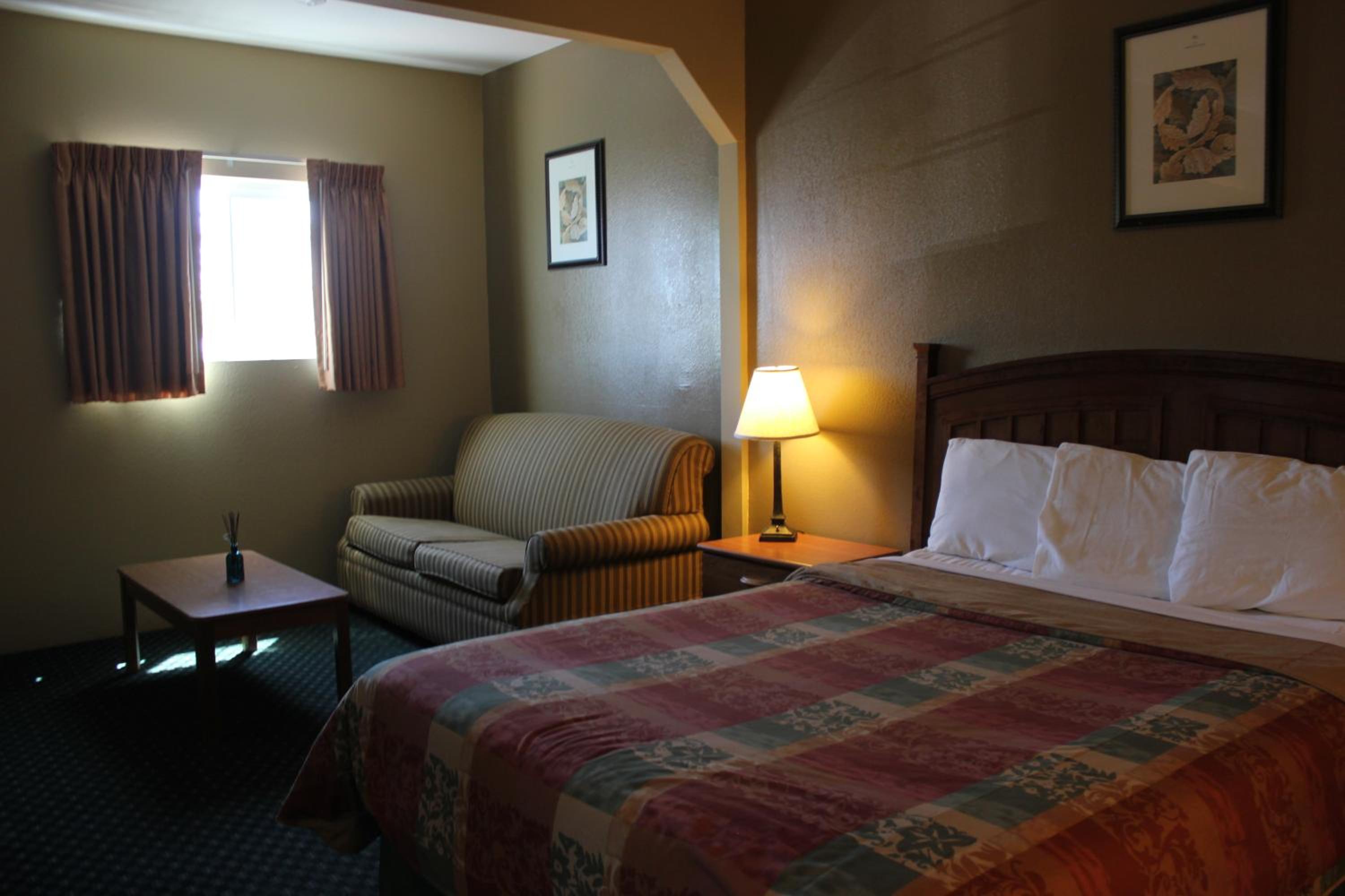 Holland Inn and Suites
