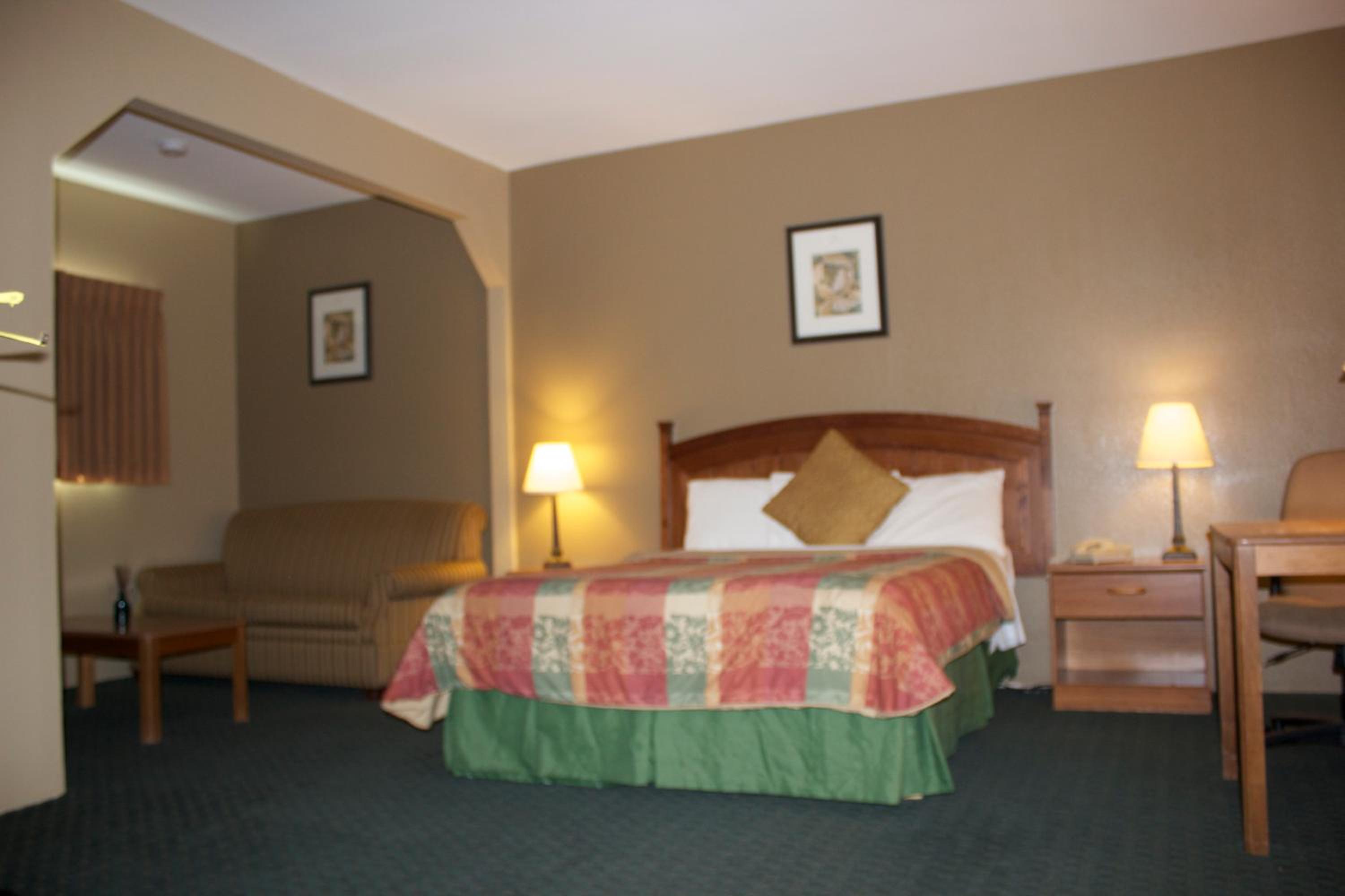 Holland Inn and Suites