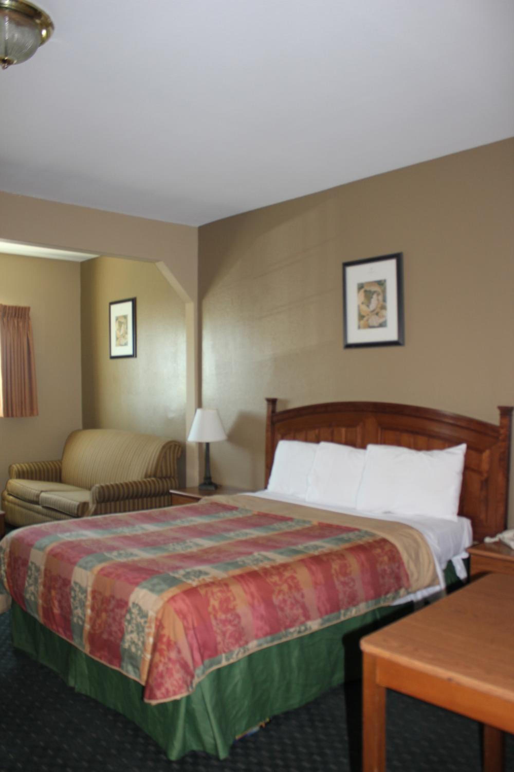 Holland Inn and Suites