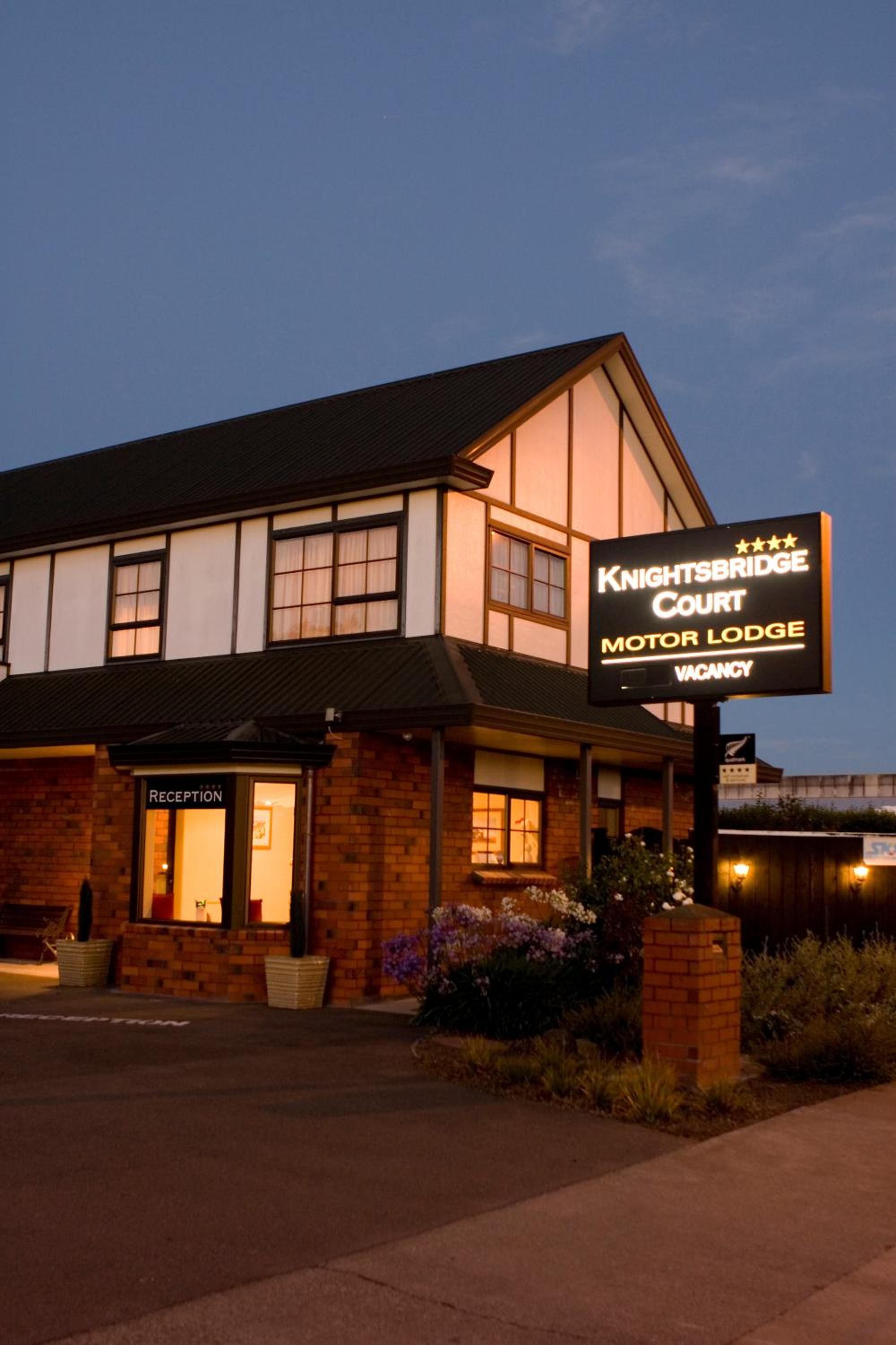 Hotel Knightsbridge Court Motor Lodge - Image 1