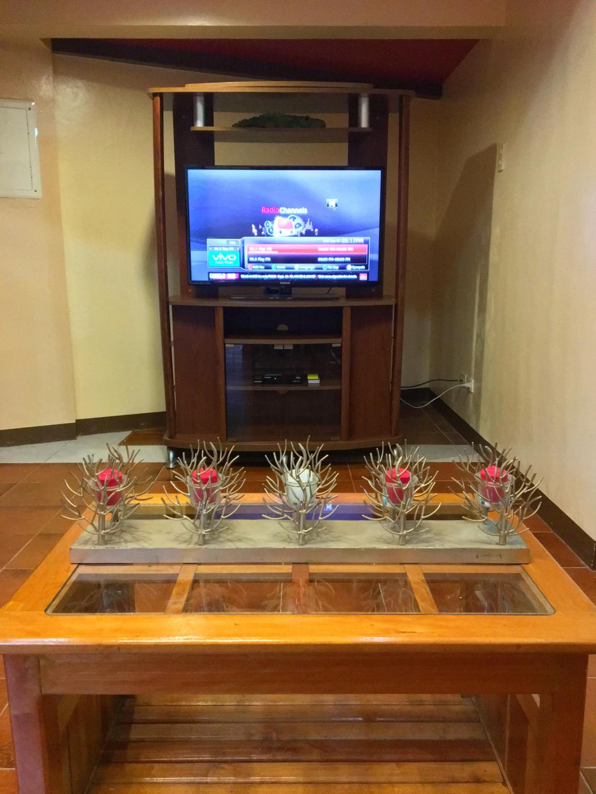 Fully AC 3BR House for 8pax near Airport and SM with 100mbps Wifi view 4