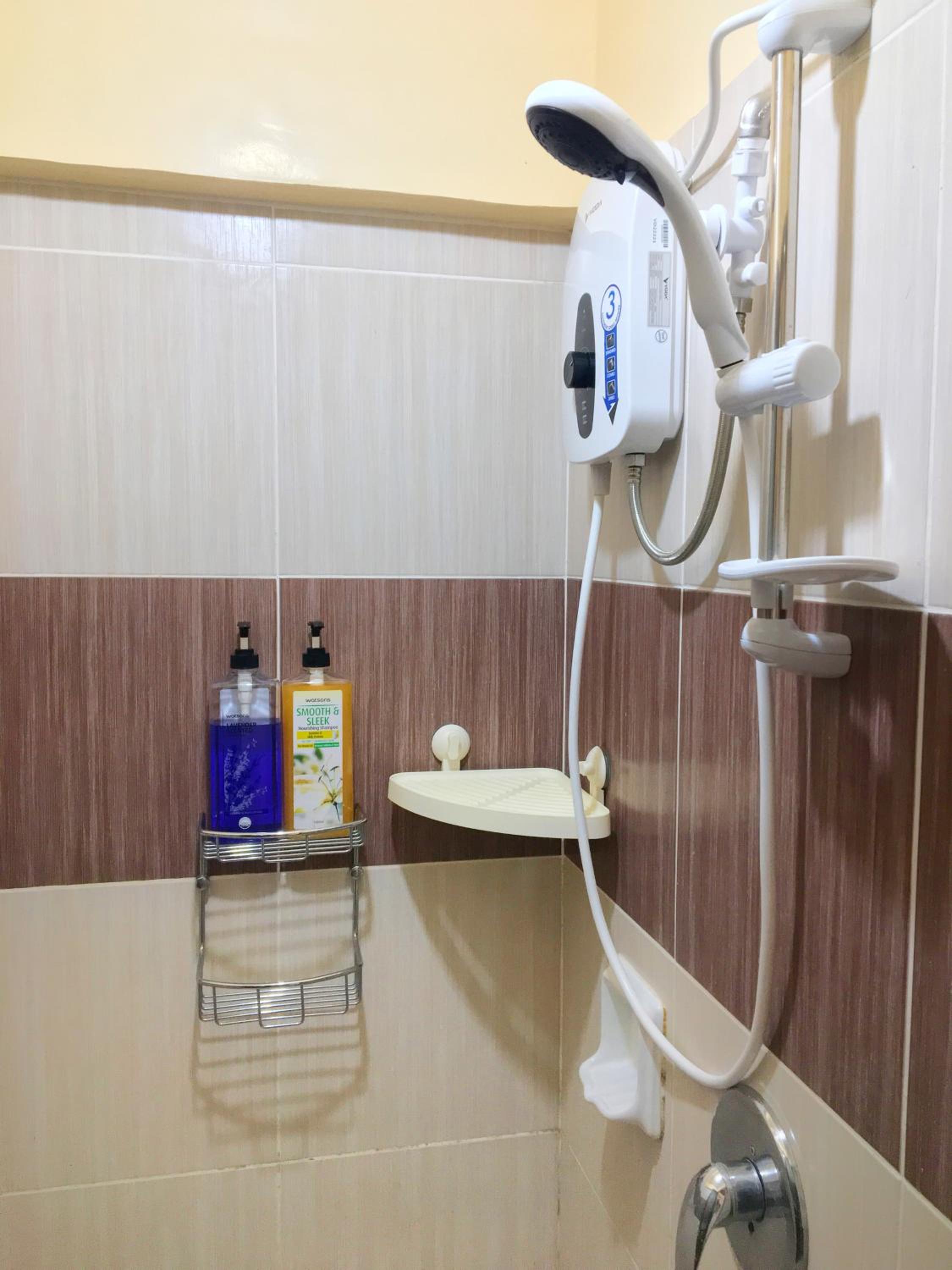 Fully AC 3BR House for 8pax near Airport and SM with 100mbps Wifi view 2