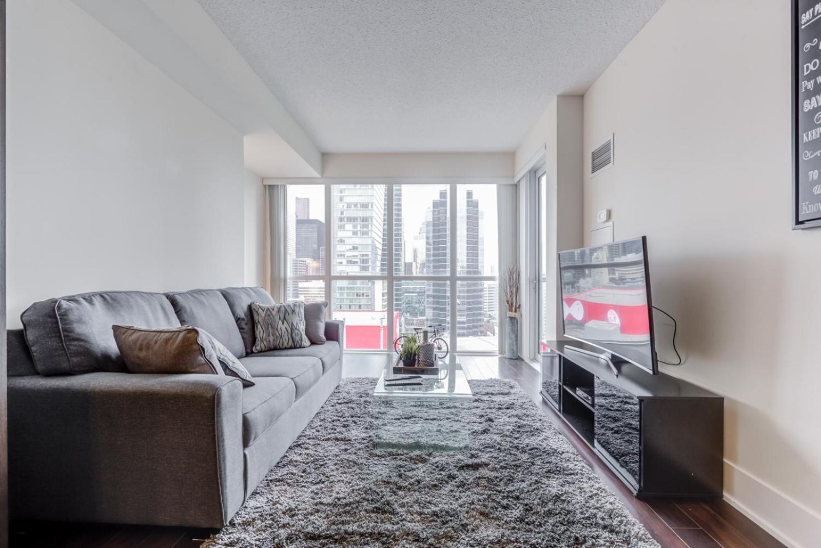 Chol Furnished Suites 2 Bedrooms Downtown Toronto Million Dollar CN Tower View MTCC Rogers Centre Blue Jays TIFF Free Parking