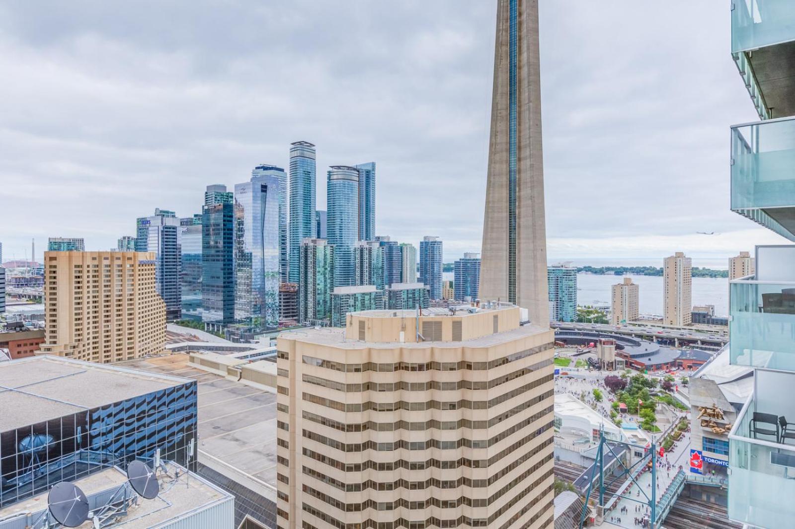 Chol Furnished Suites 2 Bedrooms Downtown Toronto Million Dollar CN Tower View MTCC Rogers Centre Blue Jays TIFF Free Parking