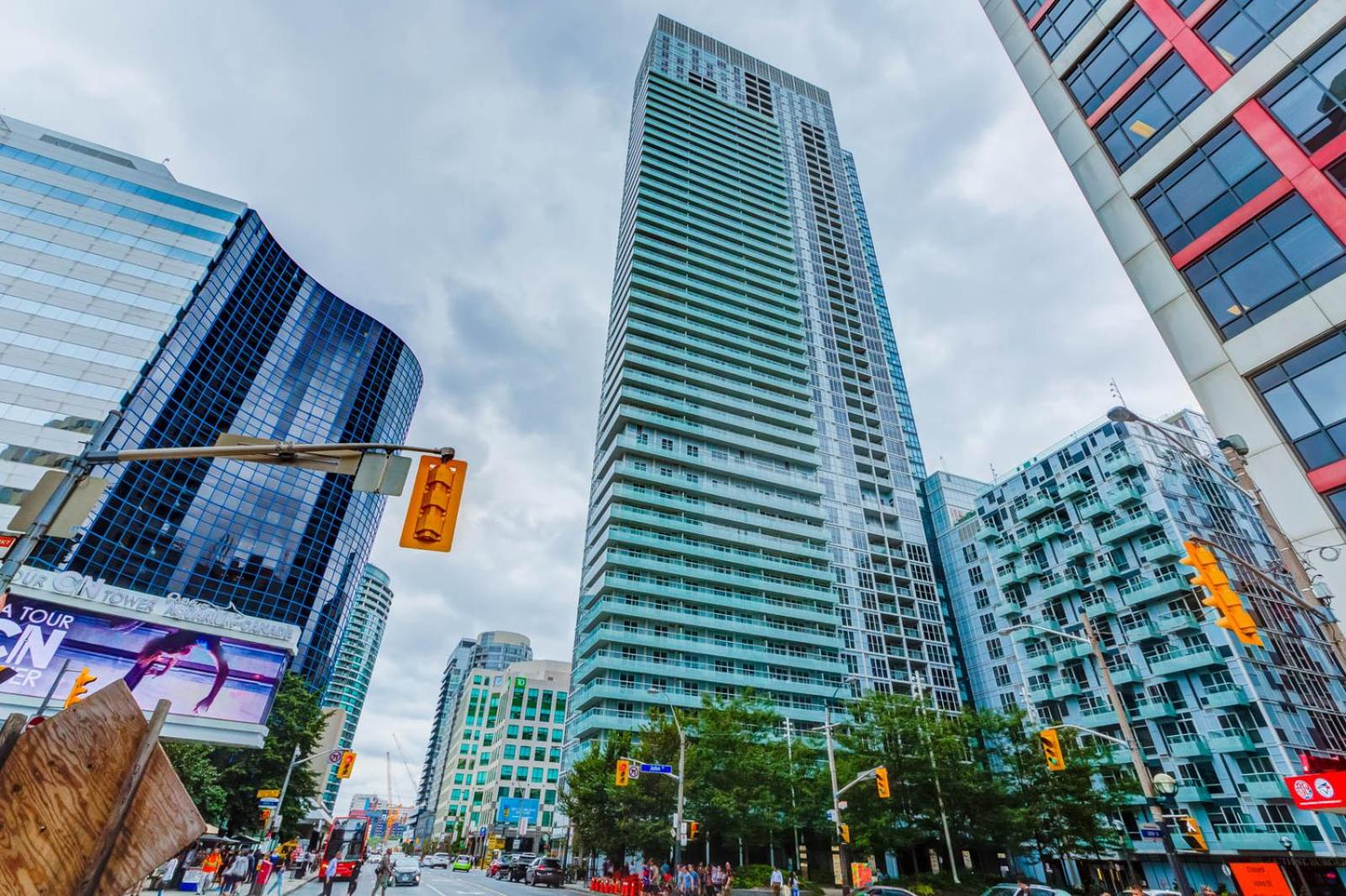 Chol Furnished Suites 2 Bedrooms Downtown Toronto Million Dollar CN Tower View MTCC Rogers Centre Blue Jays TIFF Free Parking