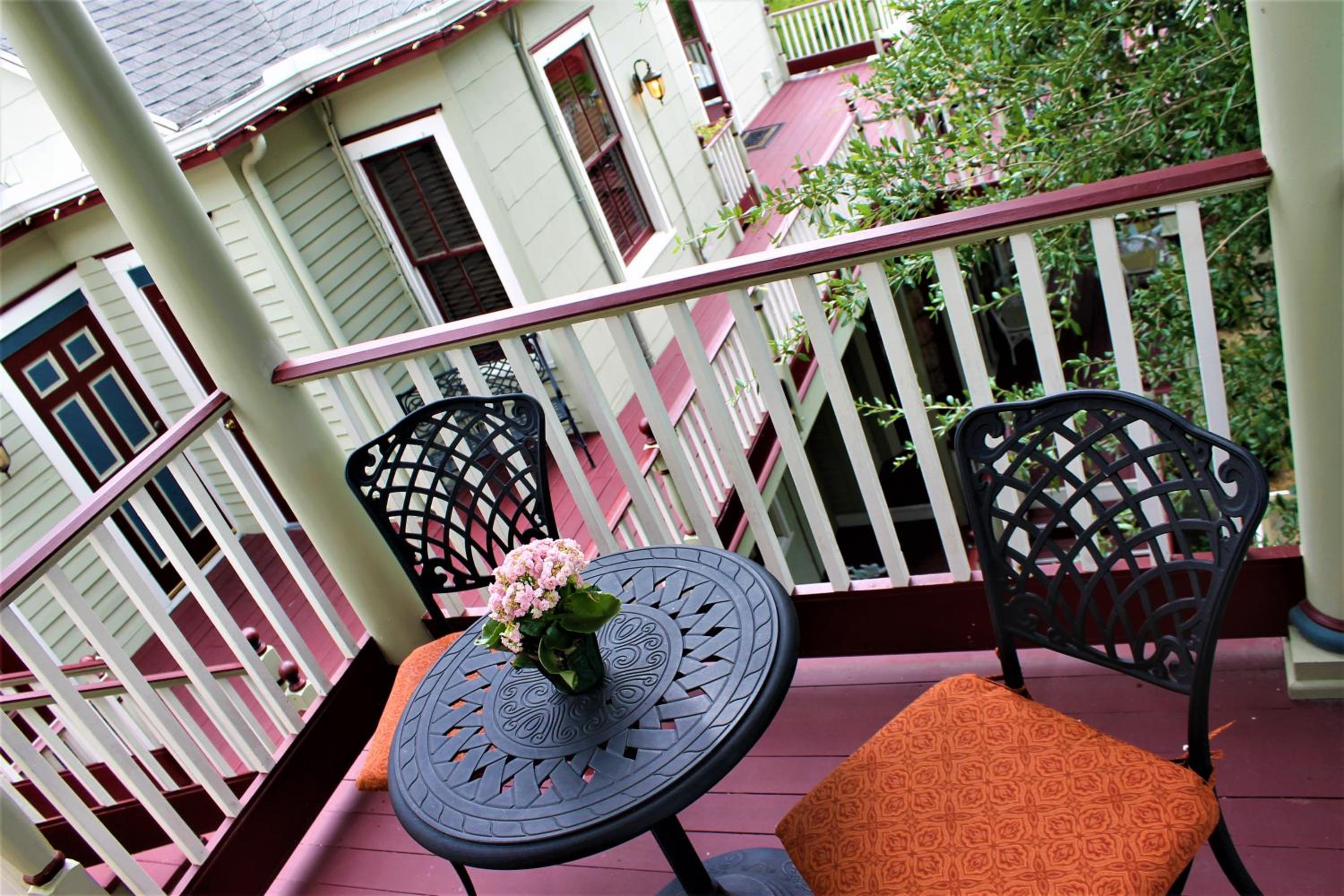 Cedar House Inn