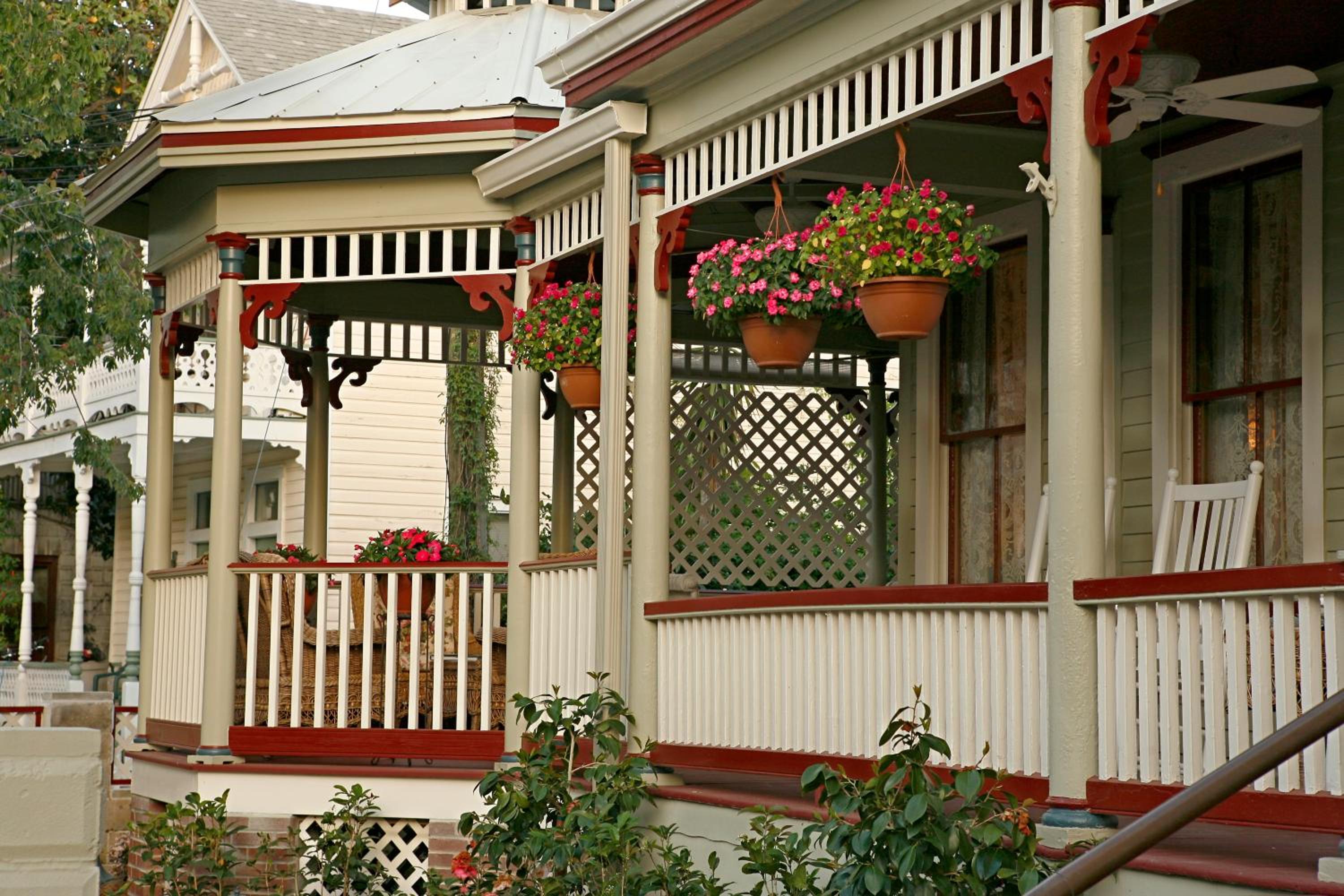 Cedar House Inn