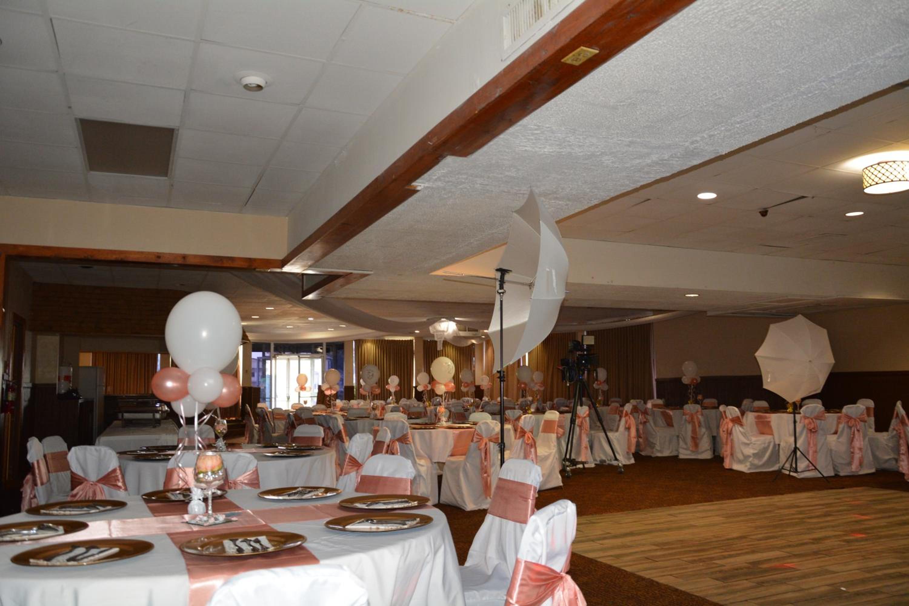 Columbus Grand Hotel & Banquet Center, Photo 11