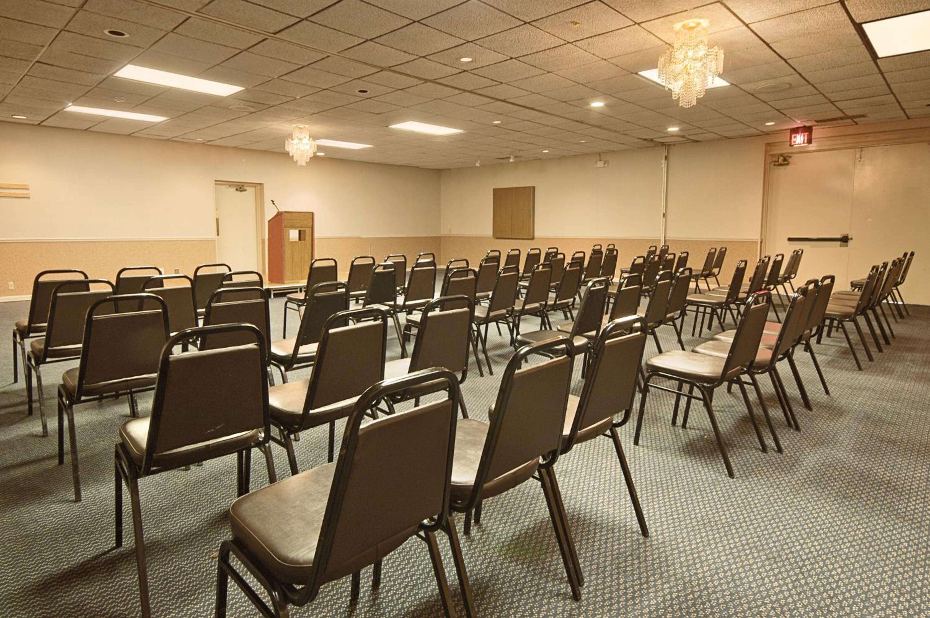 Columbus Grand Hotel & Banquet Center, Photo 13